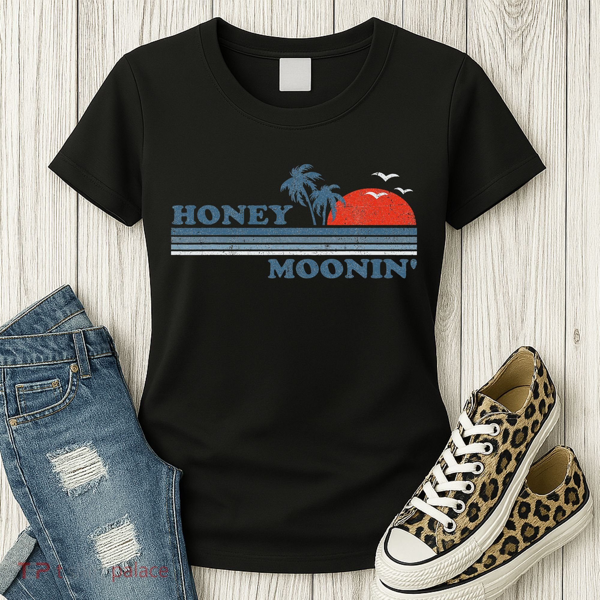 Honey Moonin Beach Honeymoon Vacation Women Couples Gift Women's T-Shirt