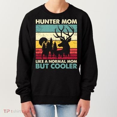 Hunter Mom Like Normal Mom But Cooler Retro Funny Hunting Gift Women's Sweatshirt