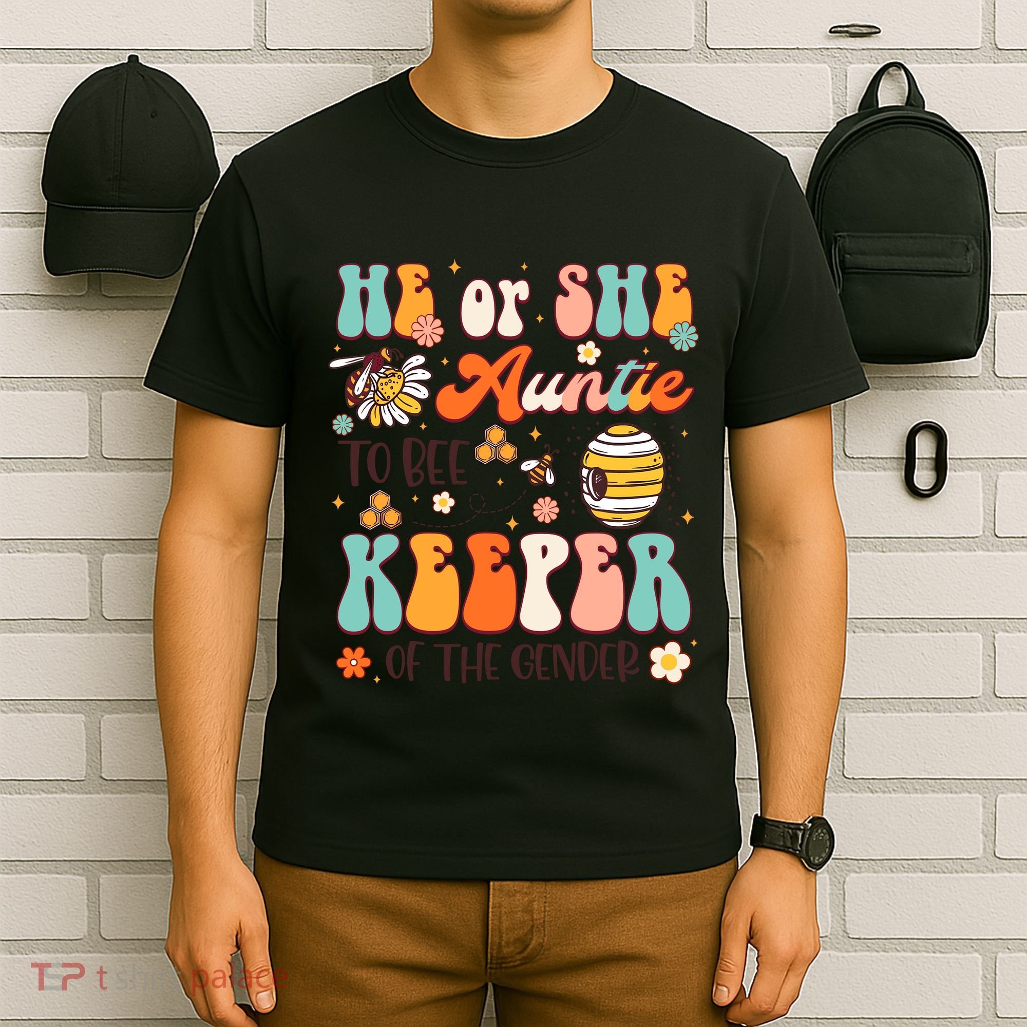 He Or She Auntie To Bee Keeper Of The Gender Reveal Groovy T-Shirt