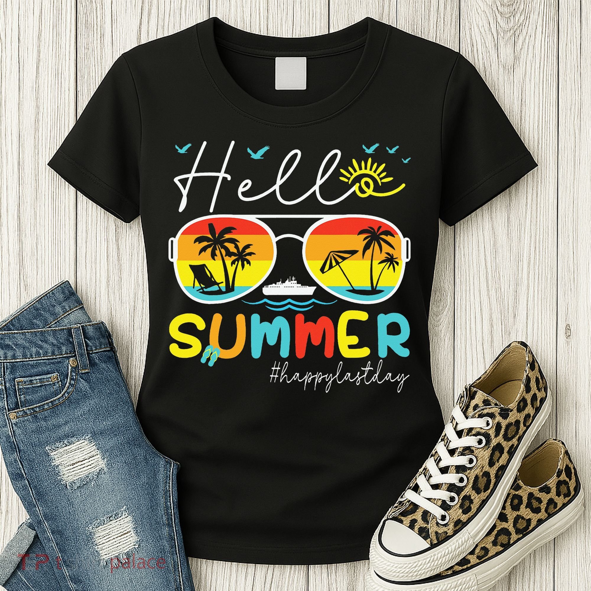 Hello Summer Happy Last Day Of School Teacher Student Women's T-Shirt