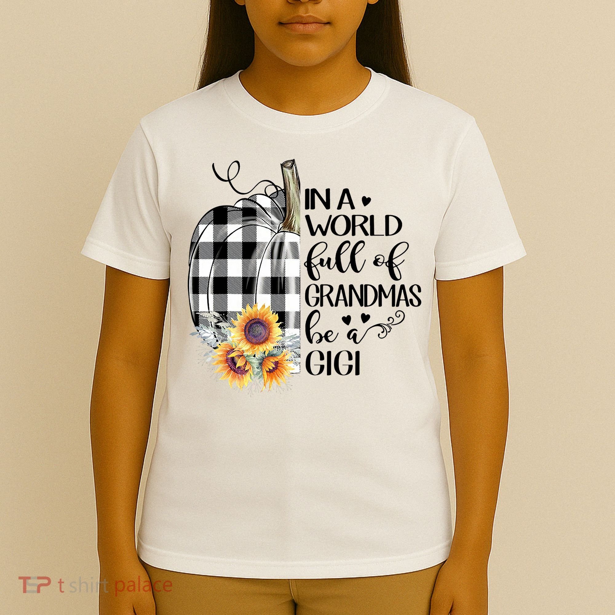 In A World Full Of Grandmas Be A Gigi Plaid Pumpkin  T-Shirt