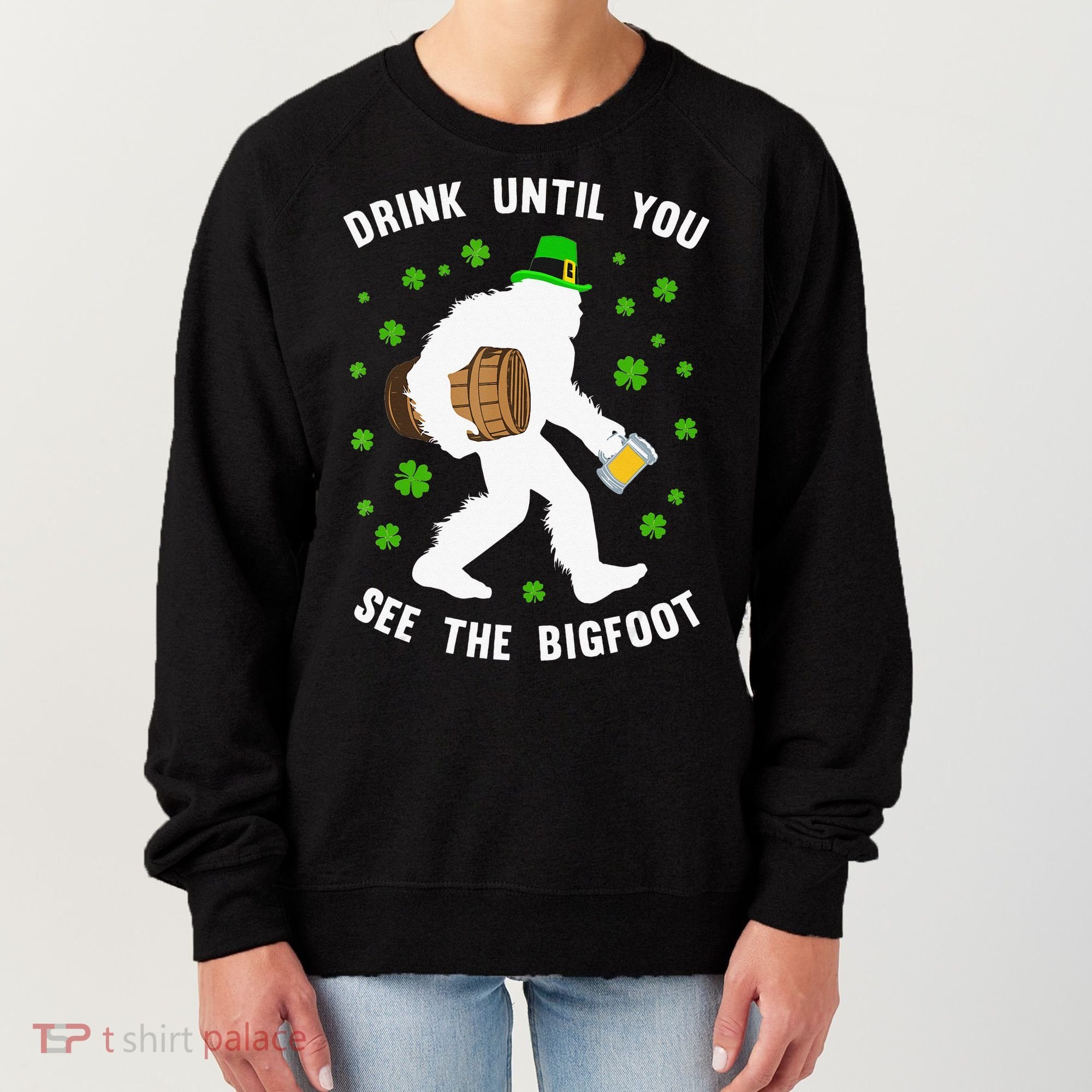 Irish Bigfoot St Patricks Day Leprechaun Sasquatch Party Women's Sweatshirt