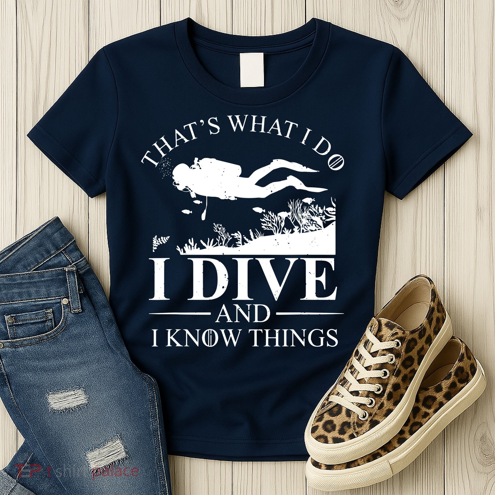 I Dive And I Know Things Scuba Diver Gift Scuba Diving Women's T-Shirt