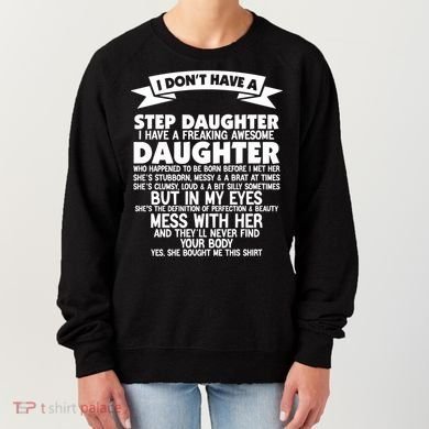 I DONT HAVE A STEPDAUGHTER I HAVE A FREAKING AWESOME DAUGHTER Women's Sweatshirt
