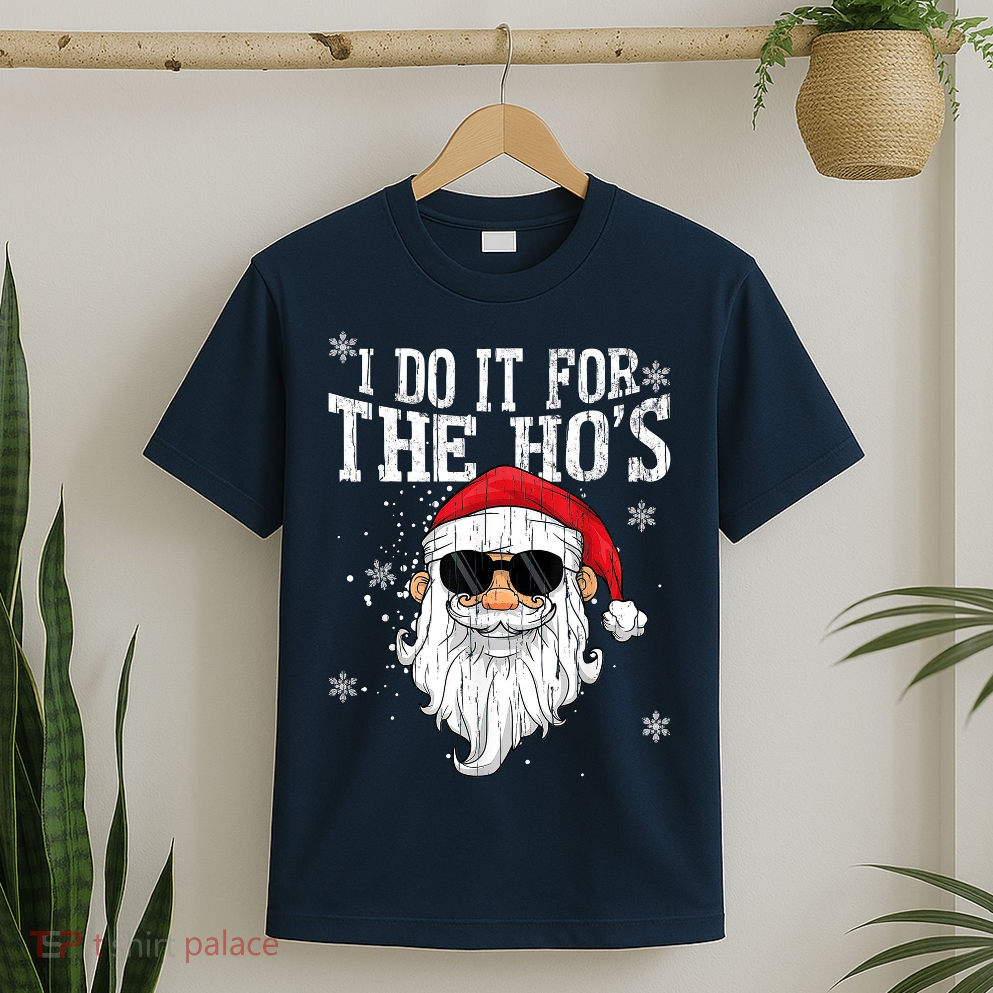 I Do It For The HOs Christmas Funny Christmas T-Shirt