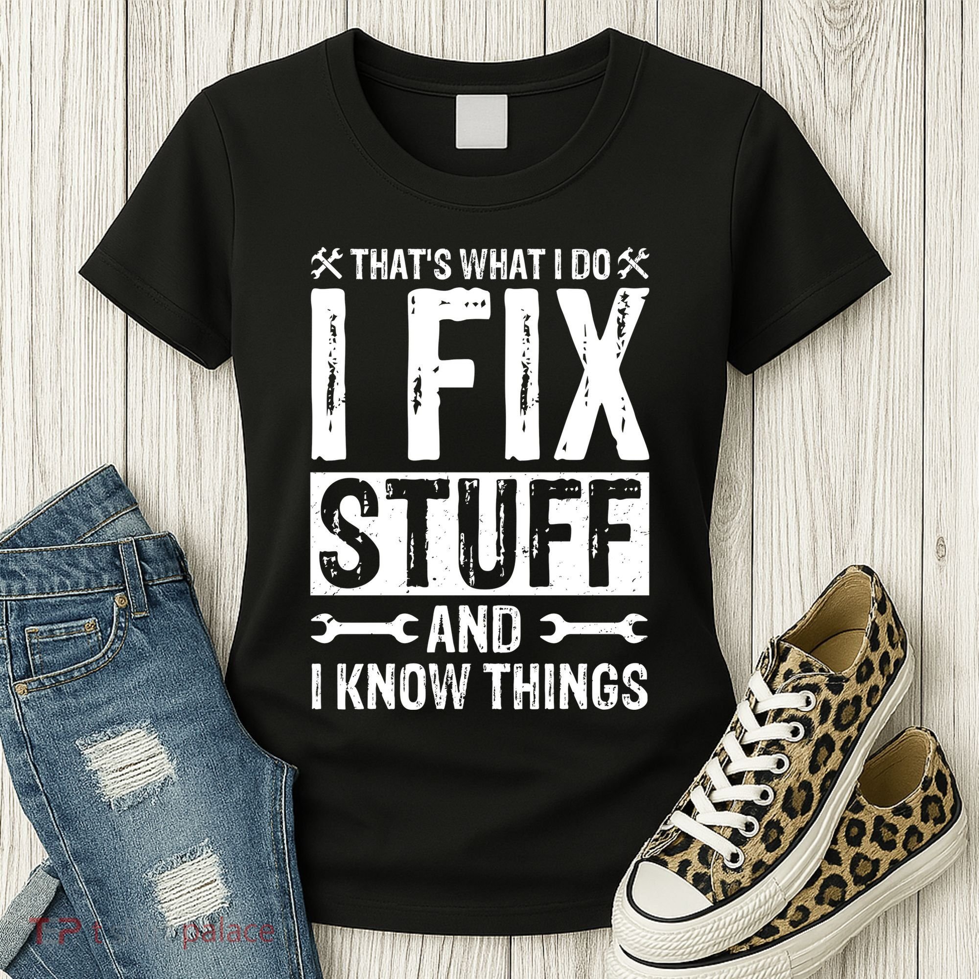 I Fix Stuff And I Know Things Graphic Print Women's T-Shirt