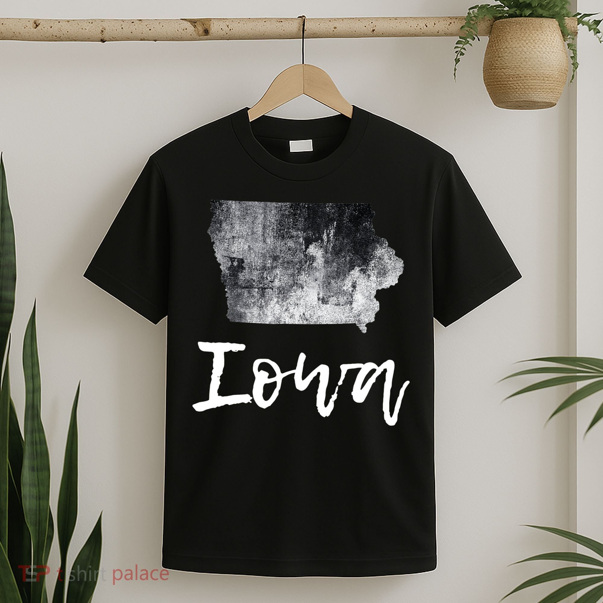 Iowa IA Map Grunge Vintage Graphic Home State T-Shirt