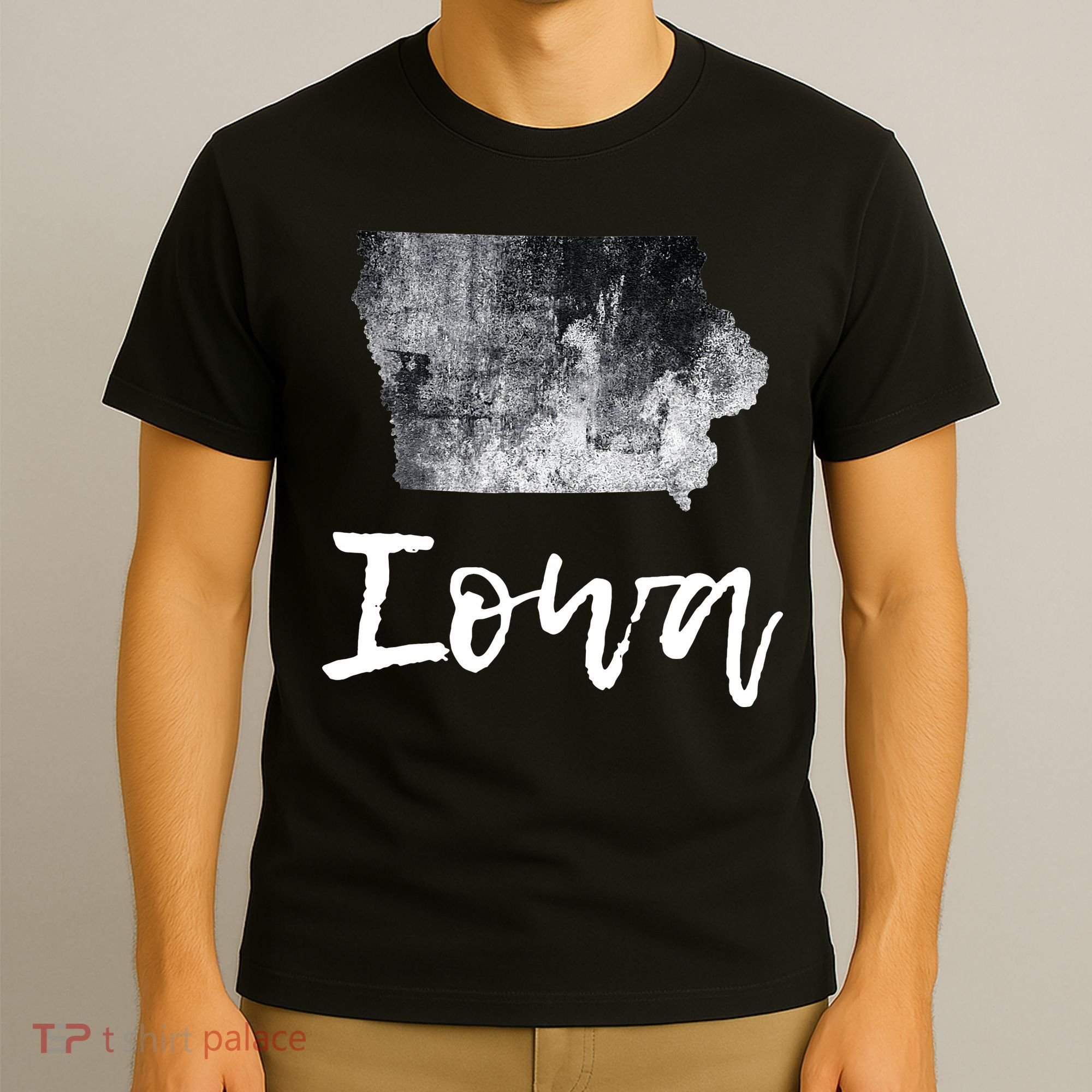 Iowa IA Map Grunge Vintage Graphic Home State T-Shirt