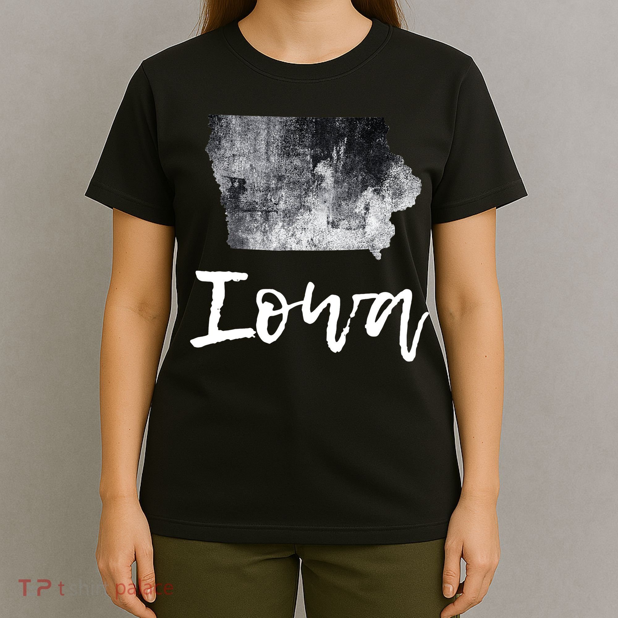 Iowa IA Map Grunge Vintage Graphic Home State T-Shirt