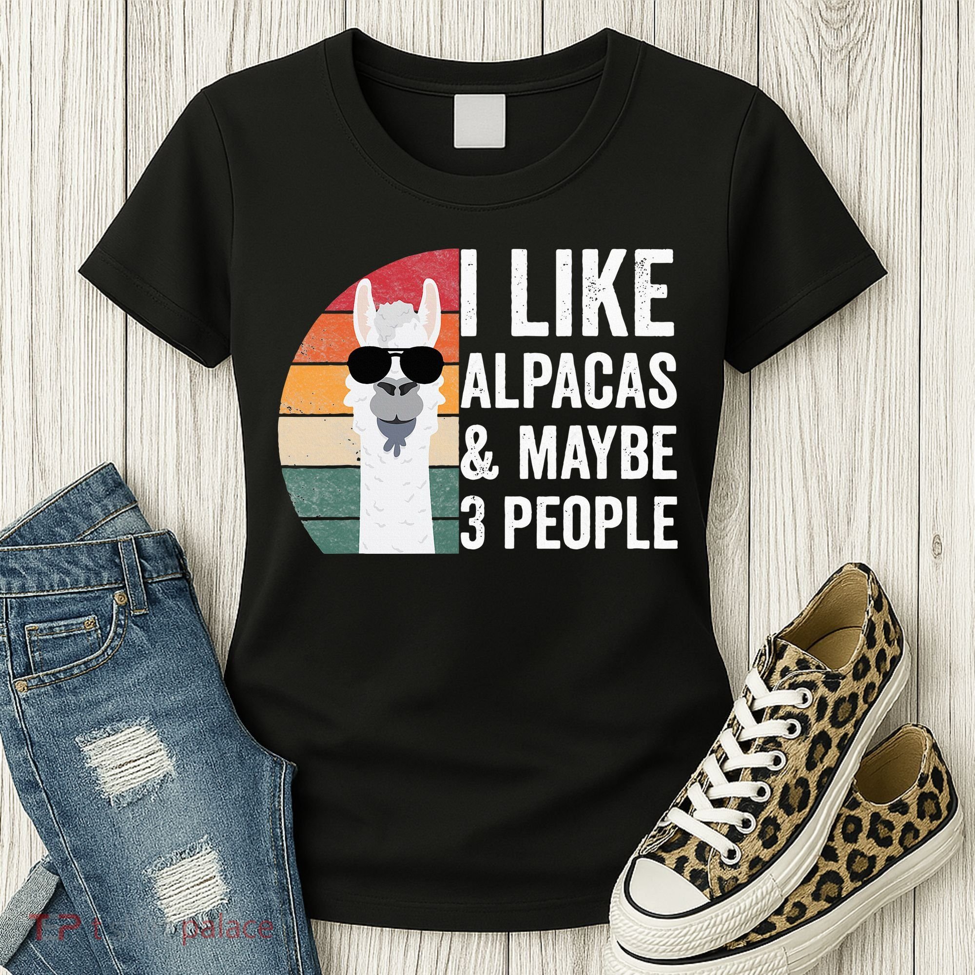 I Like Alpacas And Maybe 3 People Apparel Llama Lovers Women's T-Shirt