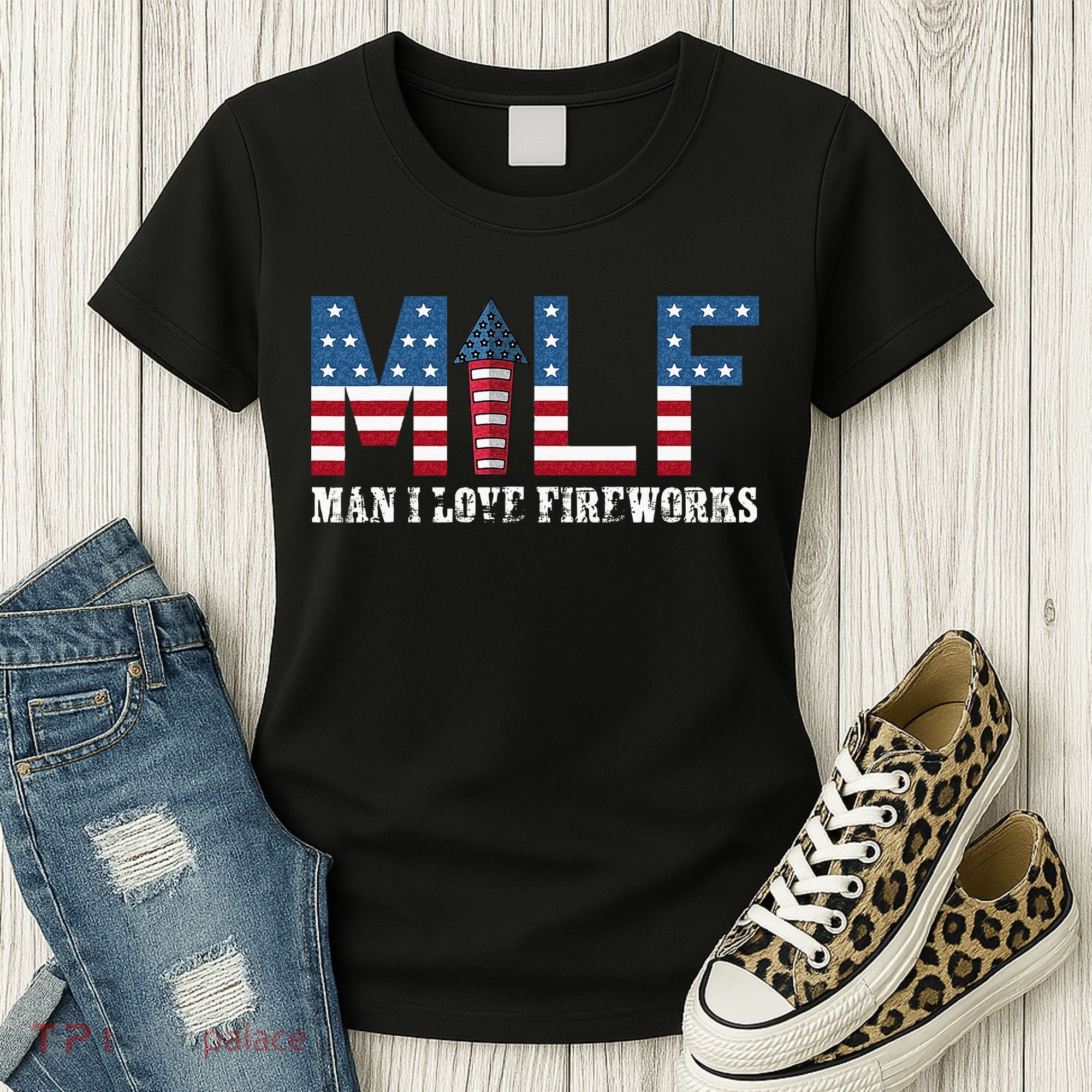I Love Fireworks Funny 4th Of July Women's T-Shirt