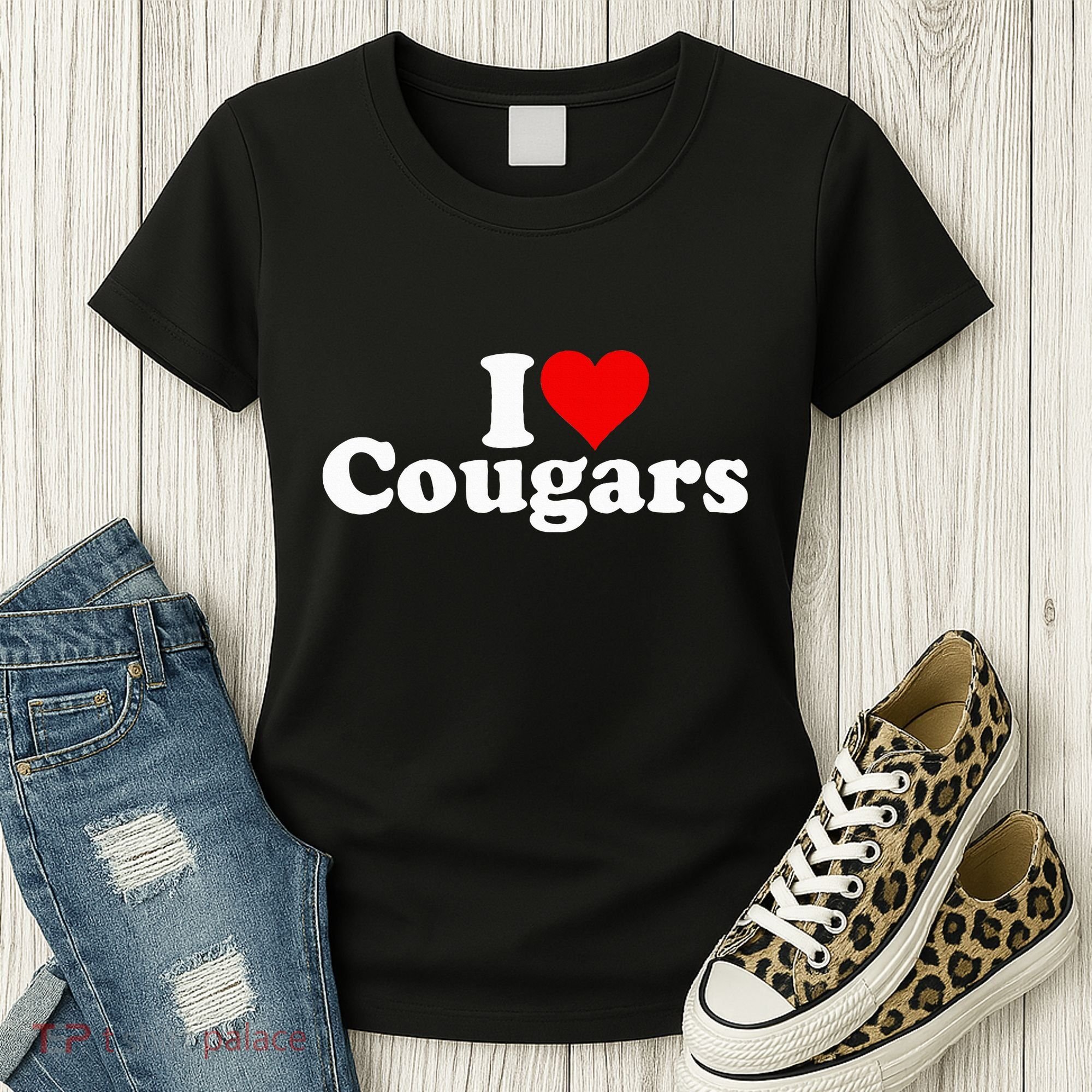 I Love Heart Cougars Sexy Older Women Women's T-Shirt