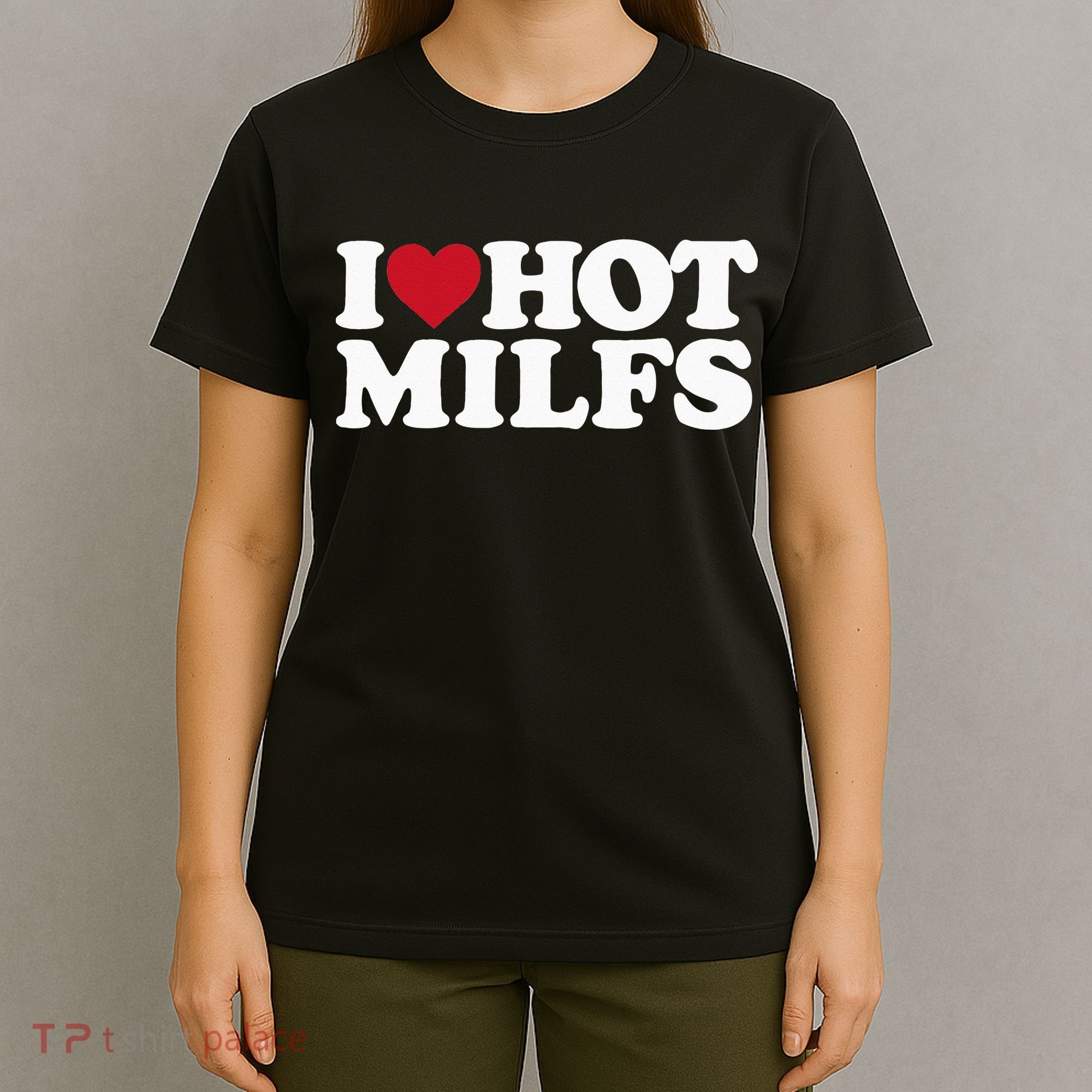 I LOVE HOT MILFS I HEART HOT MILFS T-Shirt