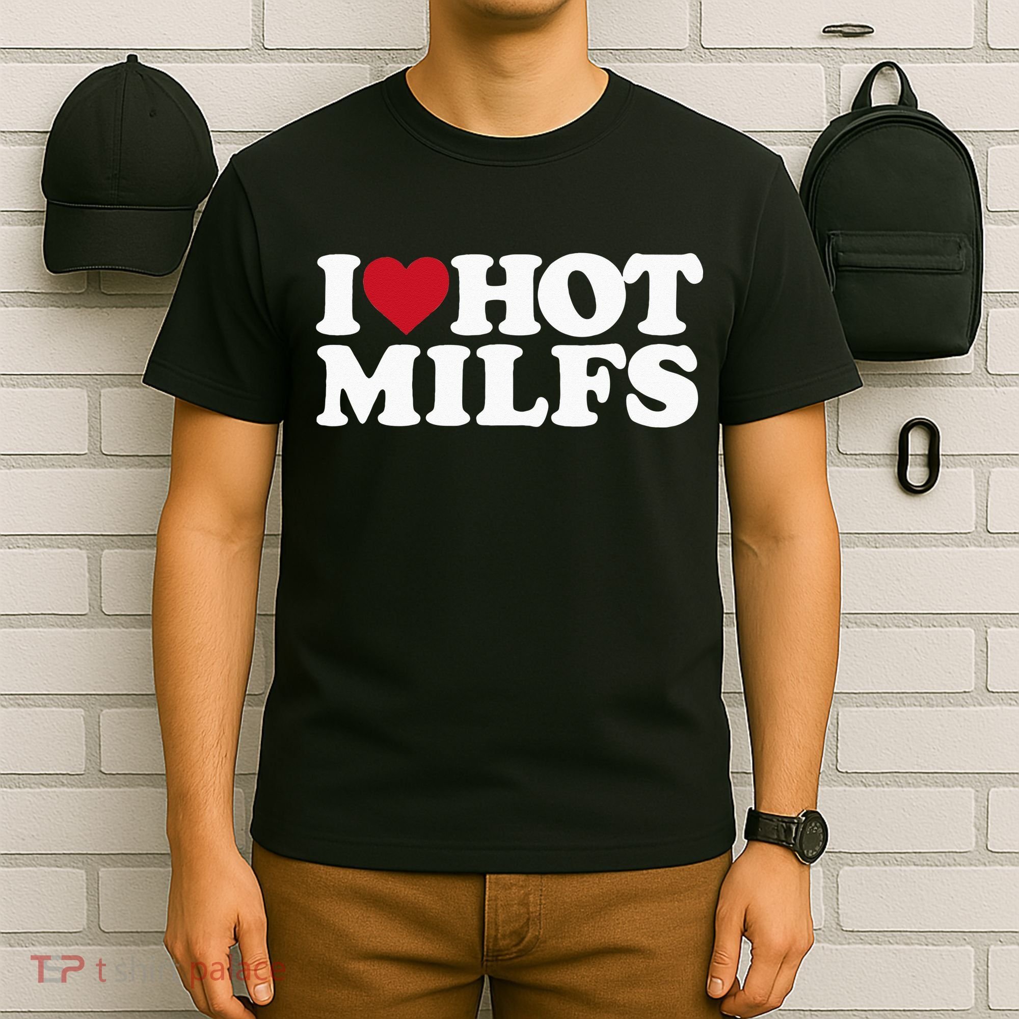 I LOVE HOT MILFS I HEART HOT MILFS T-Shirt