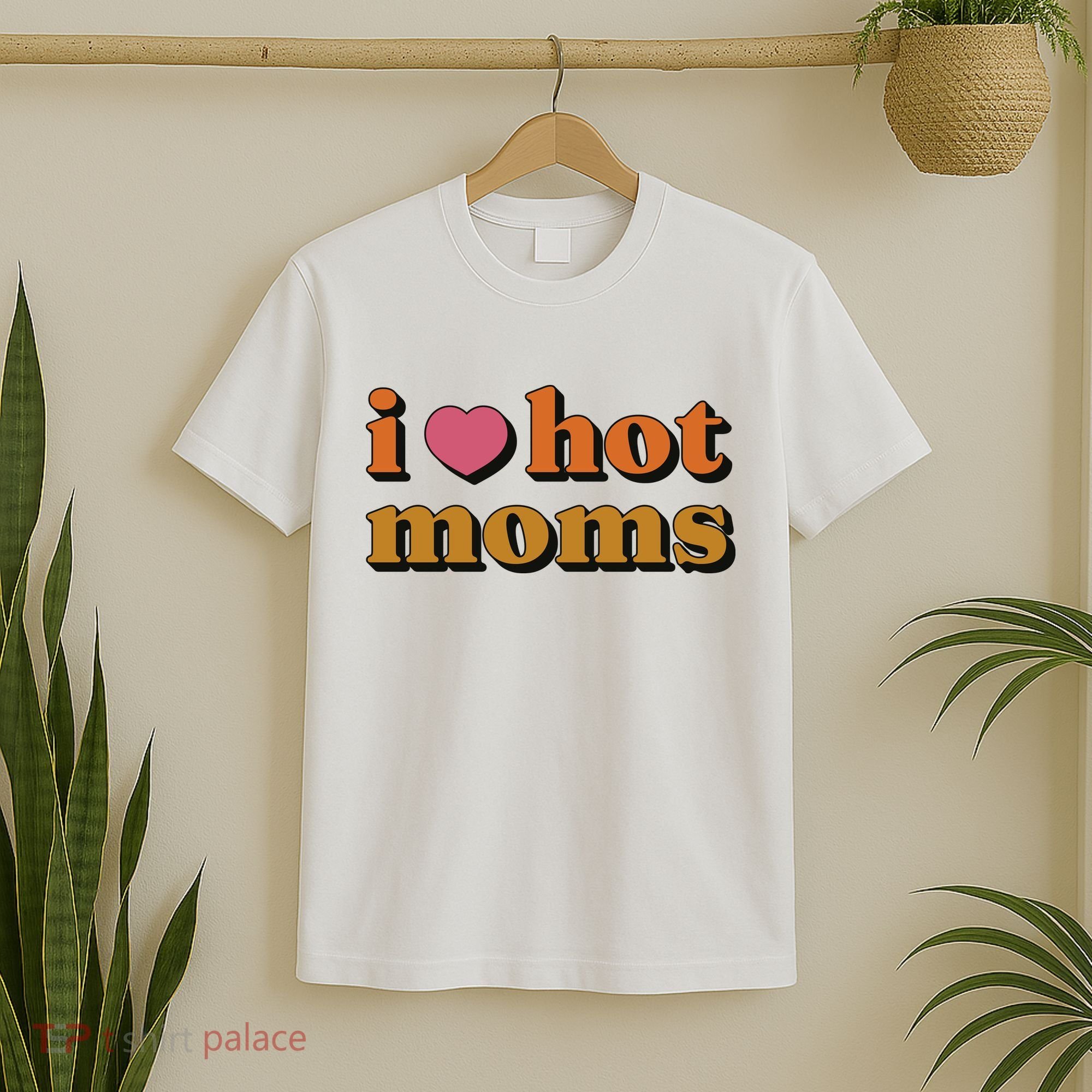 I Love Hot Moms Retro T-Shirt