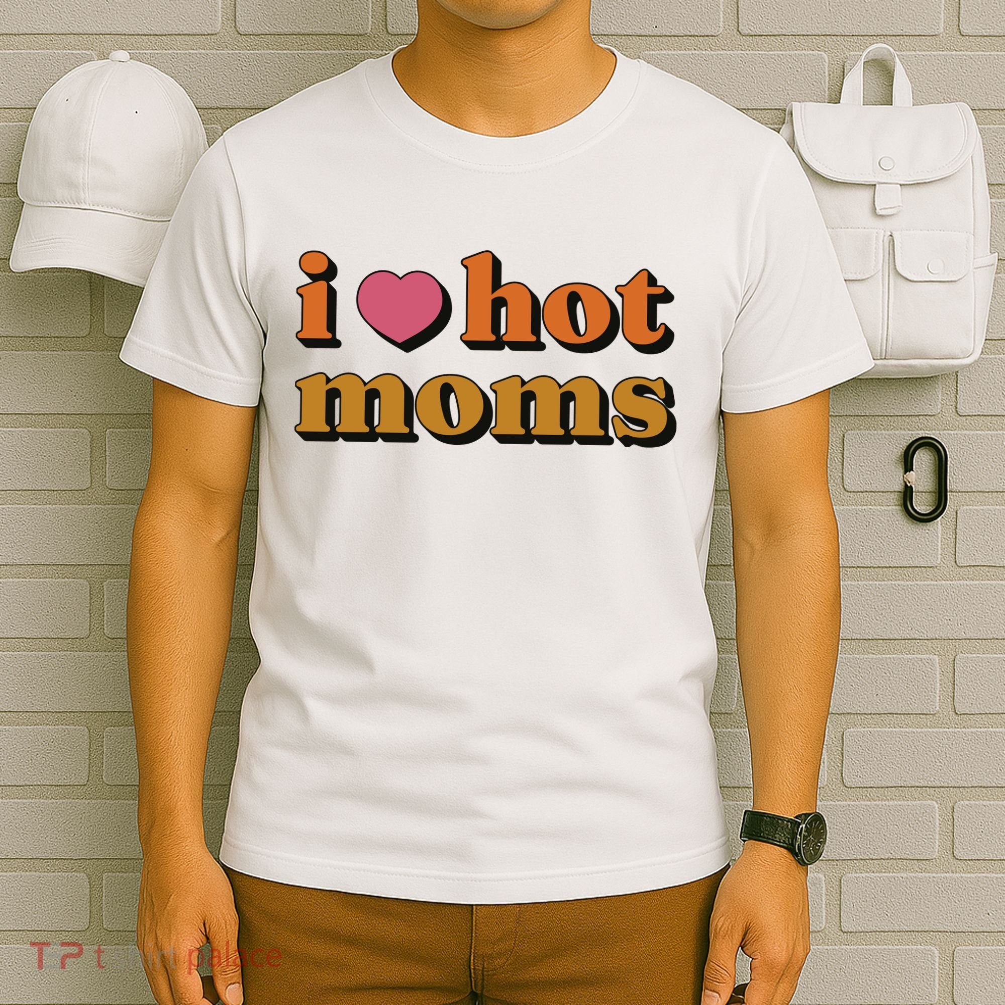 I Love Hot Moms Retro T-Shirt