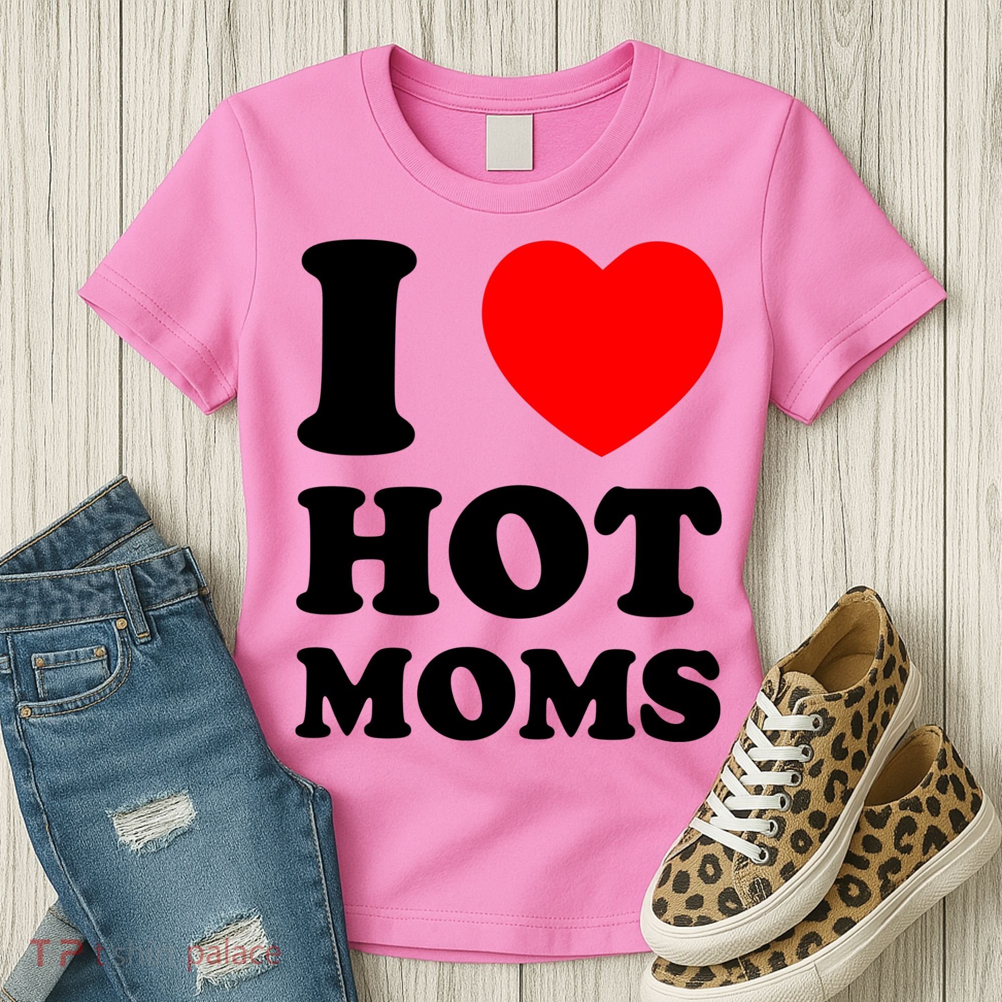 I Love Hot Moms Women's T-Shirt