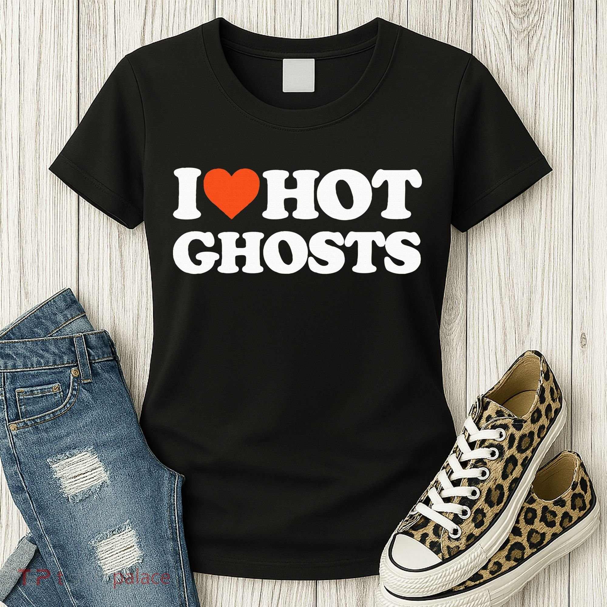 I Love Hot Ghosts I Heart Hot Ghosts Sexy Ghost Women's T-Shirt