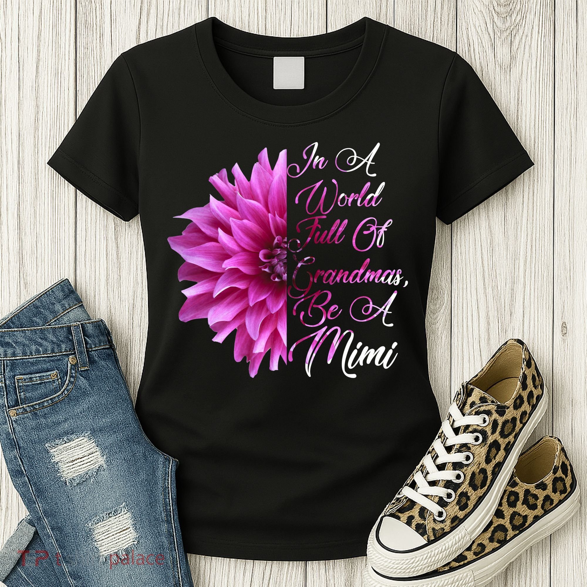 In A World Full of Grandmas Be A Mimi Women's T-Shirt