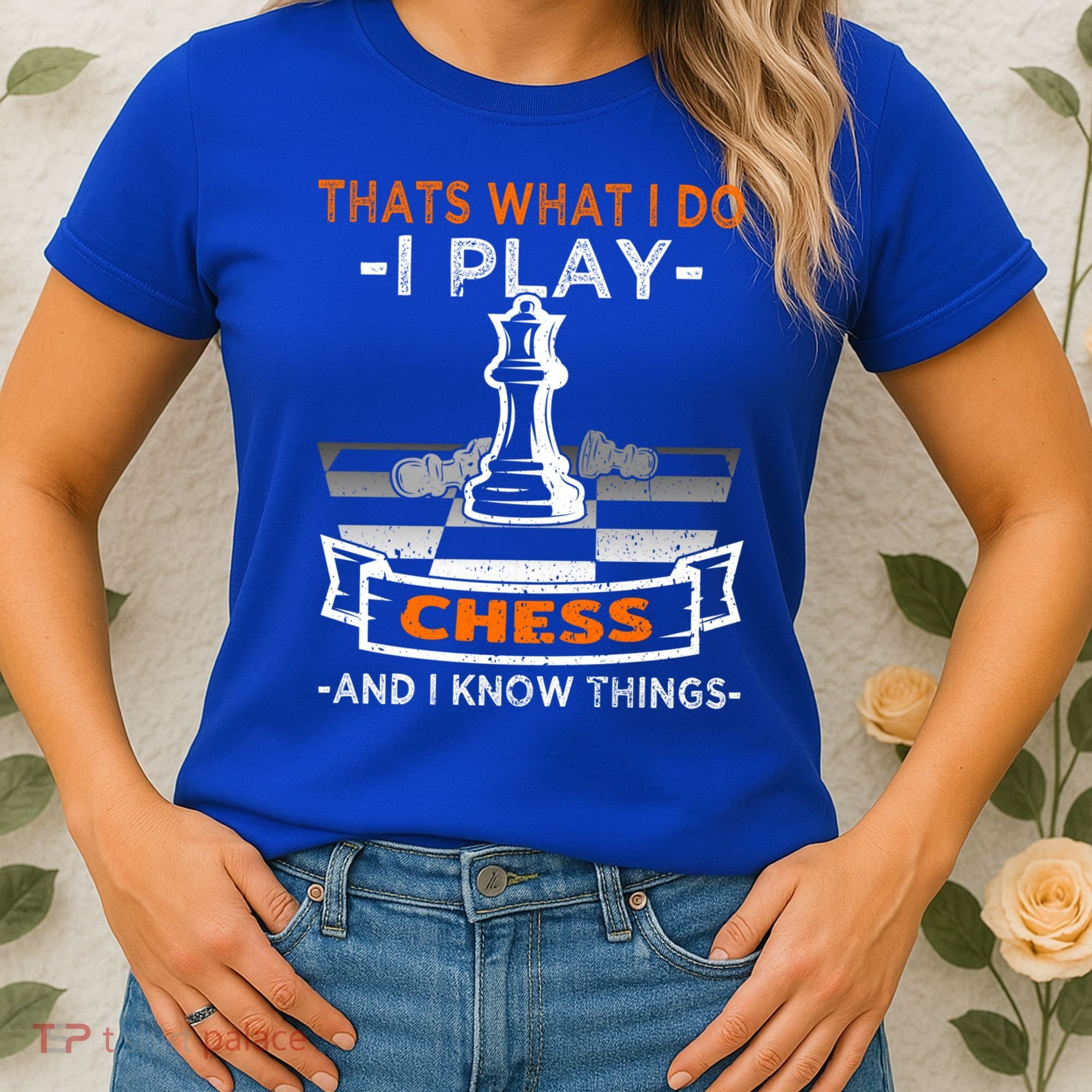 I Play Chess And I Know Things Chess Player Chess Board Meaningful Gift Women's T-Shirt