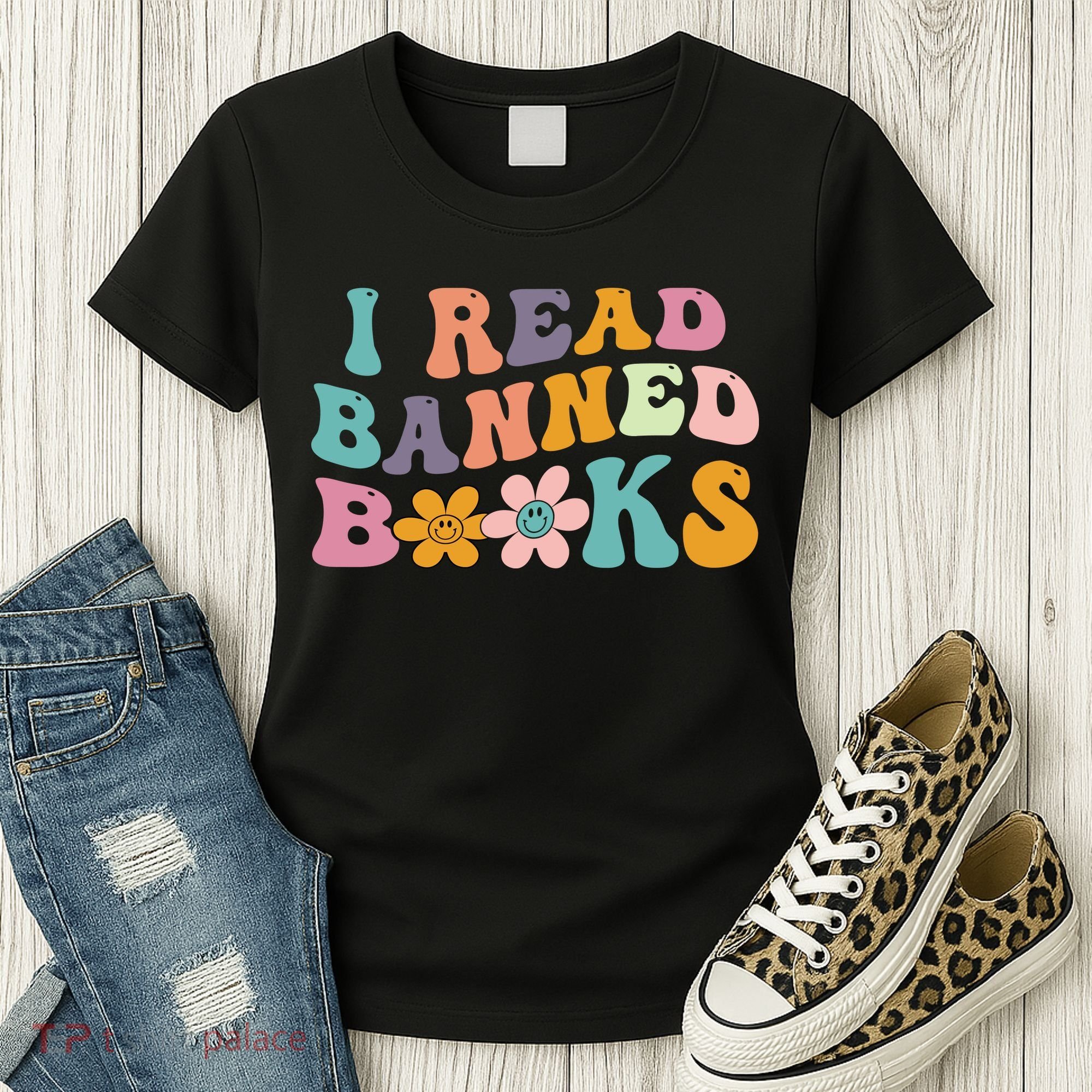 I Read Banned Books Retro Wavy Women's T-Shirt