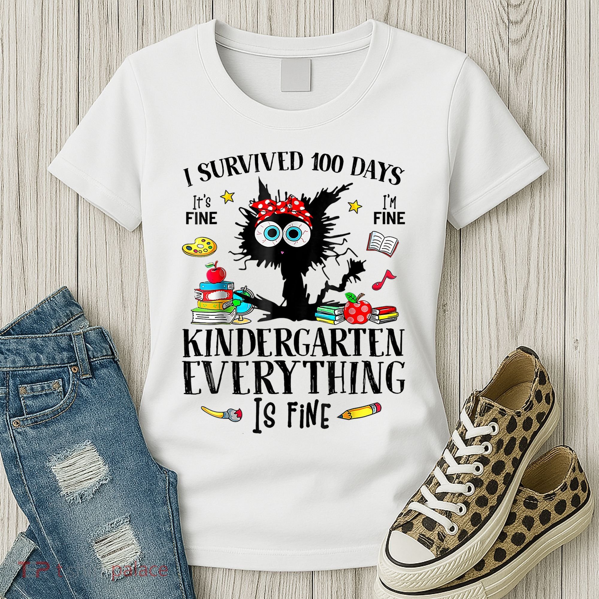 I Survived 100 Days Of Kindergarten Teacher & Student Funny Cat Women's T-Shirt