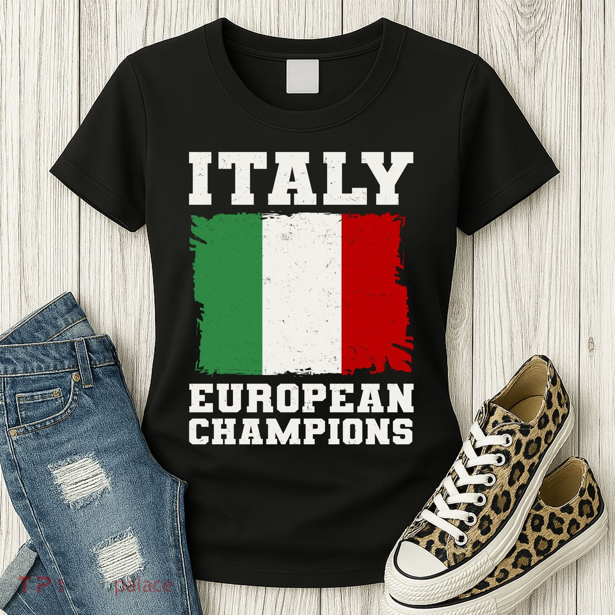 Italy Europeon Champions Distressed Flag Women's T-Shirt