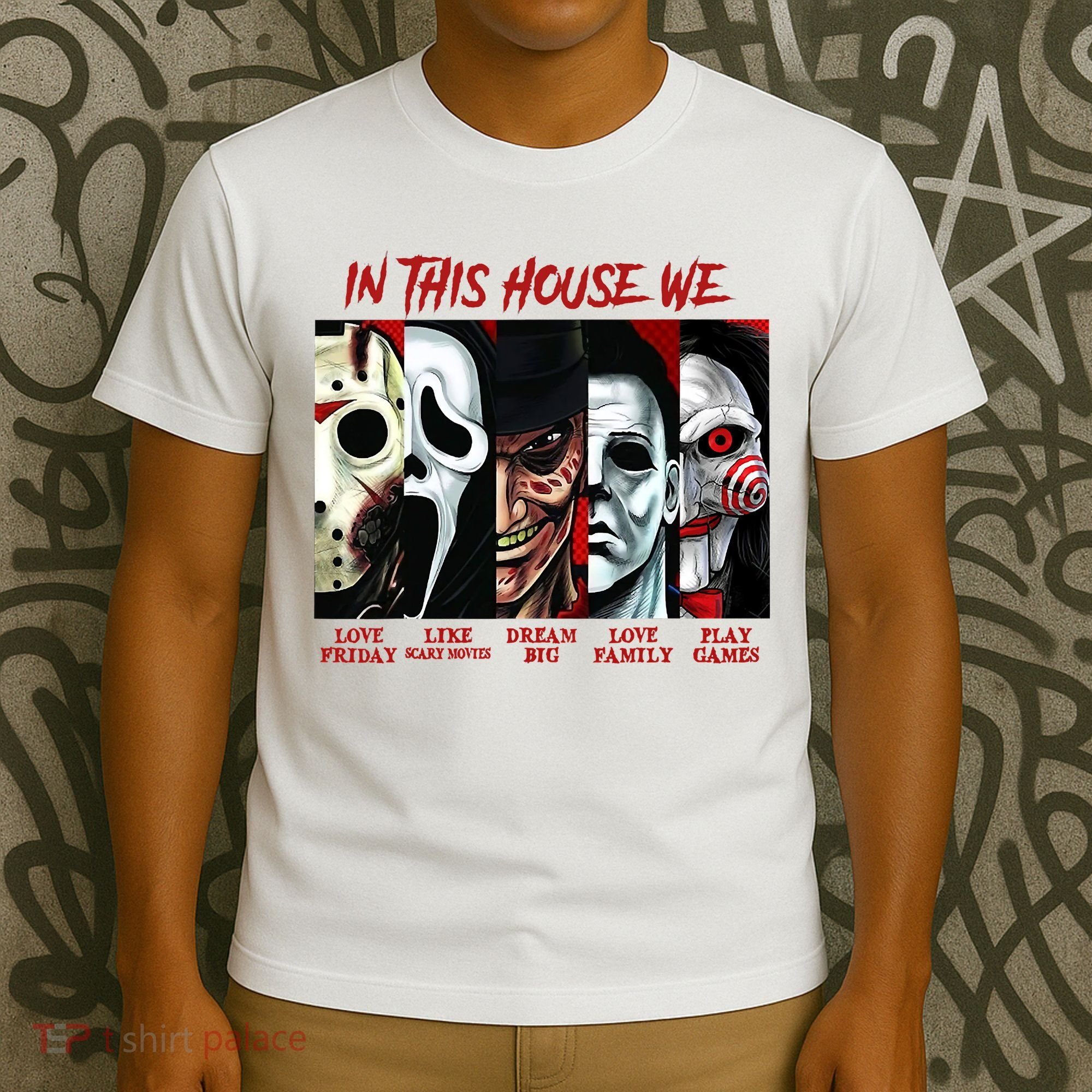 In This House We Love Halloween Family Horror House Scary T-Shirt