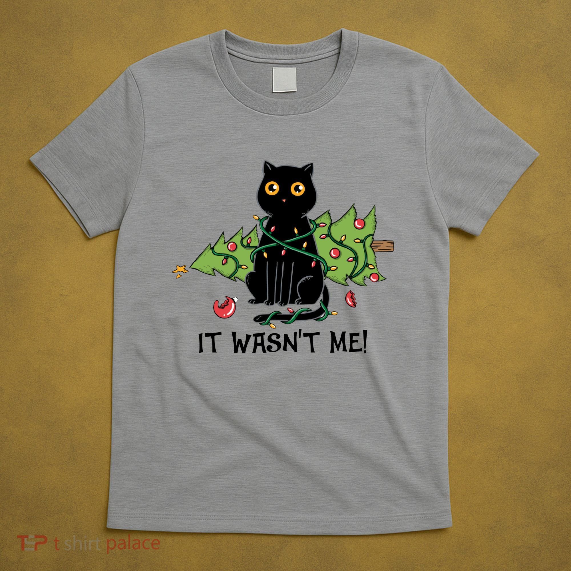 It Wasnt Me Christmas Tree Funny Cat T-Shirt
