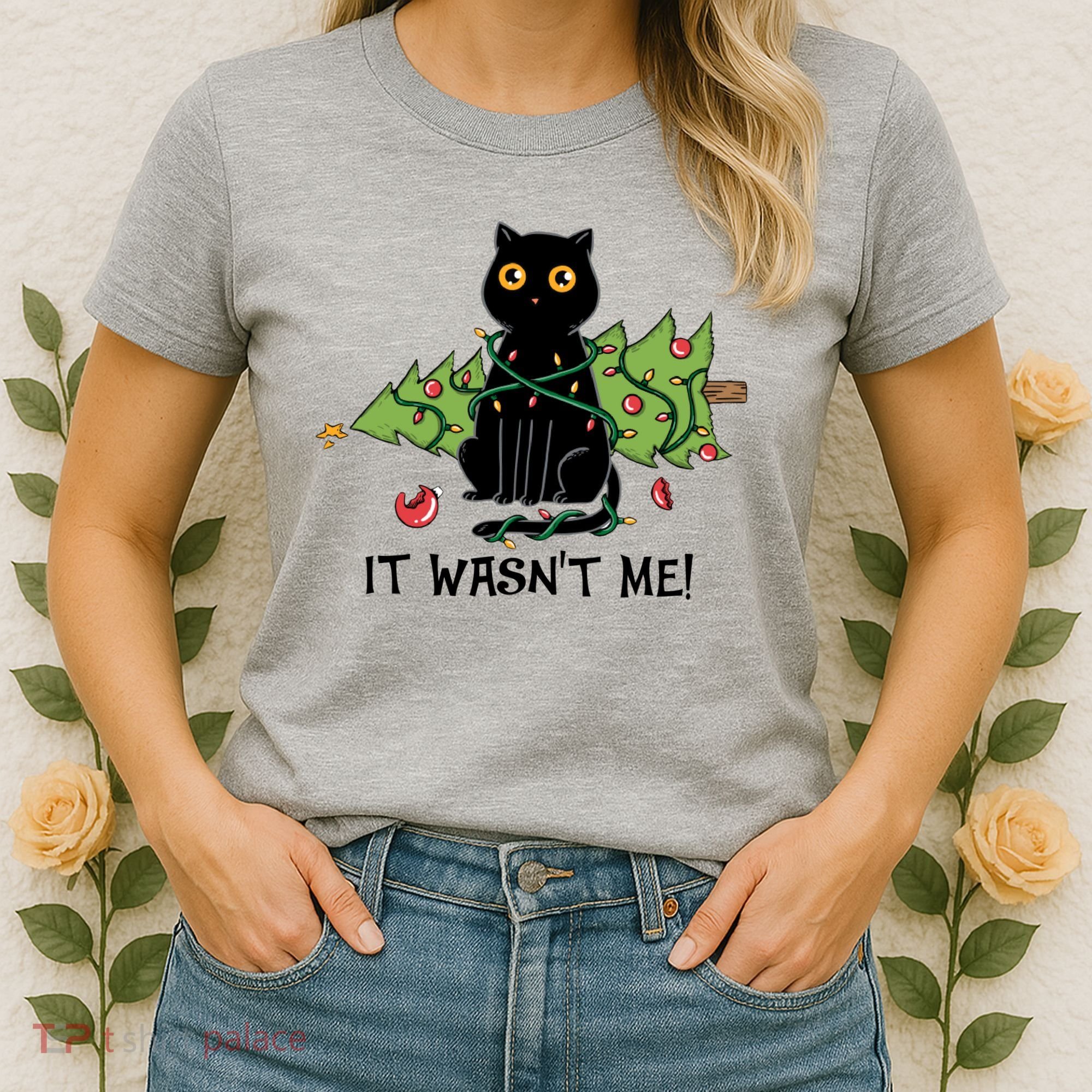 It Wasnt Me Christmas Tree Funny Cat Women's T-Shirt