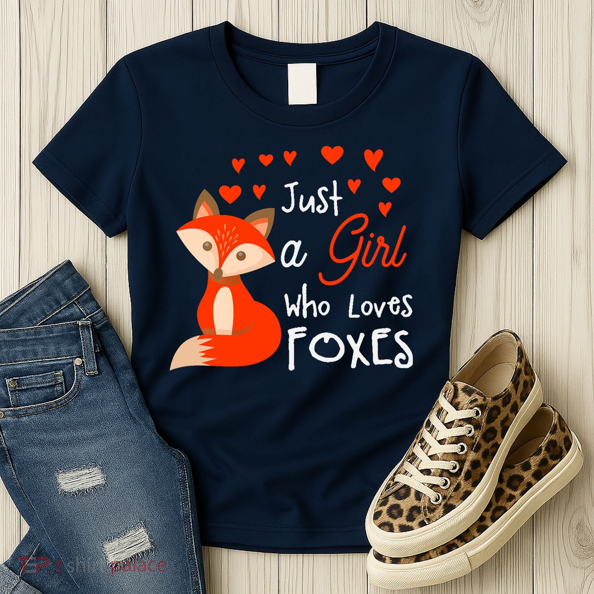 Just a girl who loves foxes - Cute looking fox Women's T-Shirt