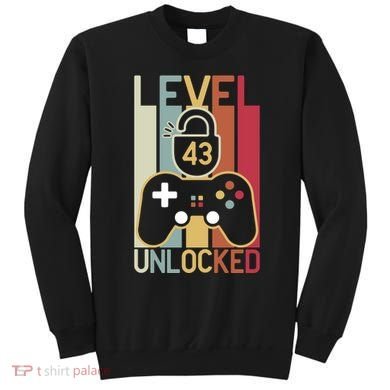 Level 43 Unlocked Birthday Gift Vintage Retro Sweatshirt