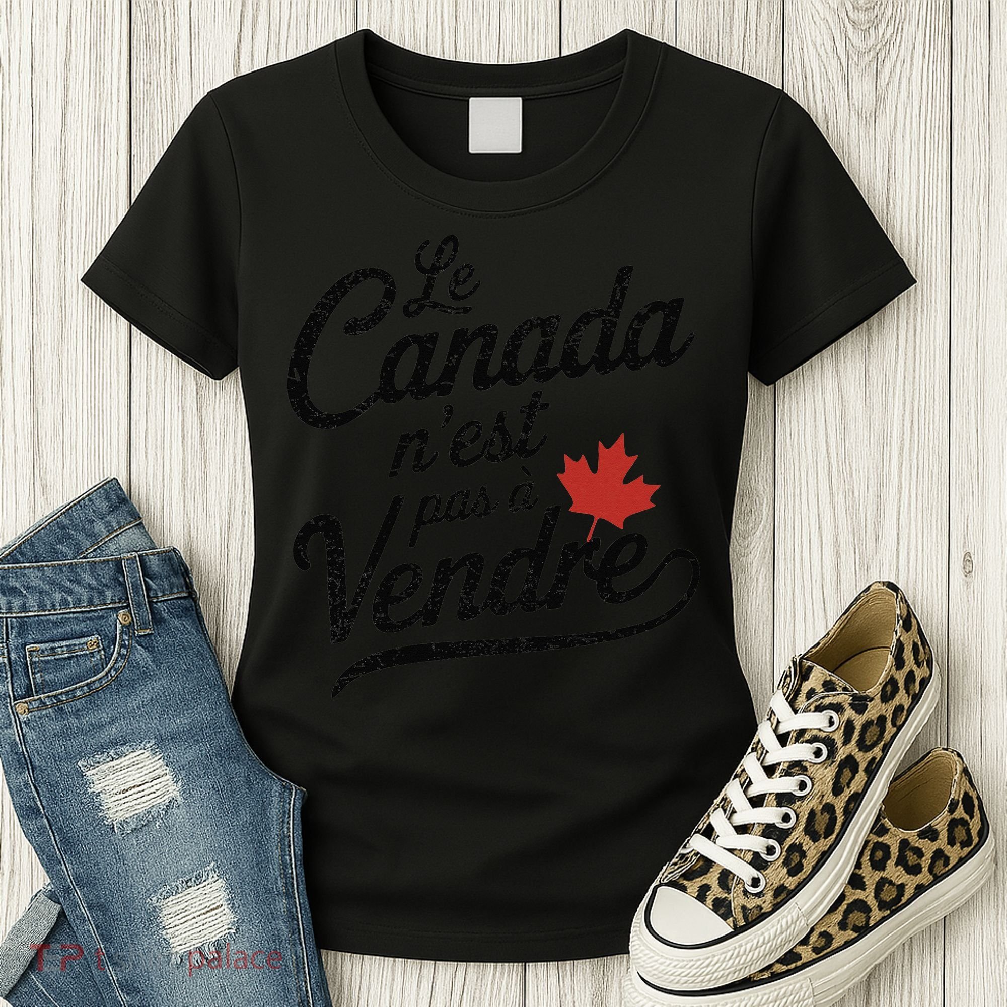 Le Canada Nest Pas A Vendre Canada Is Not For Sale Women's T-Shirt