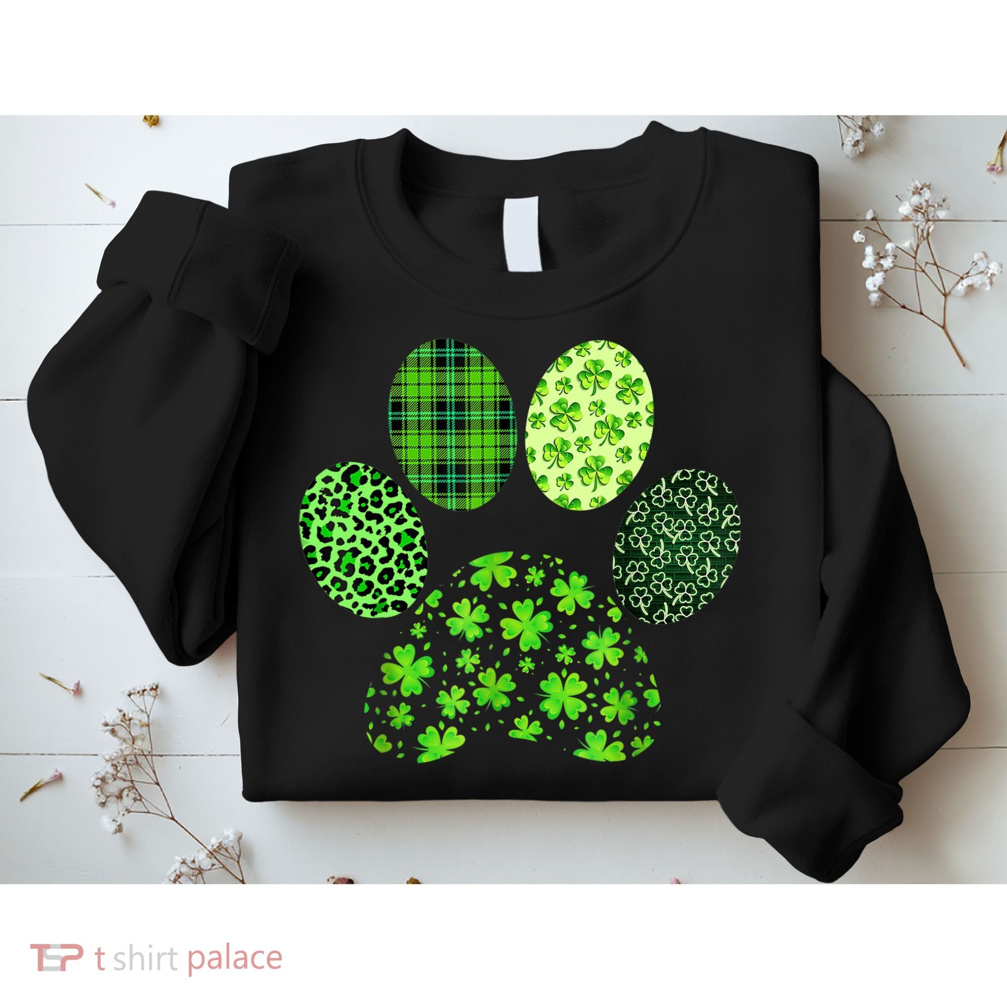 Lucky Dog Paw Irish Shamrocks Cute Dog Paw St Patrick's Day Sweatshirt