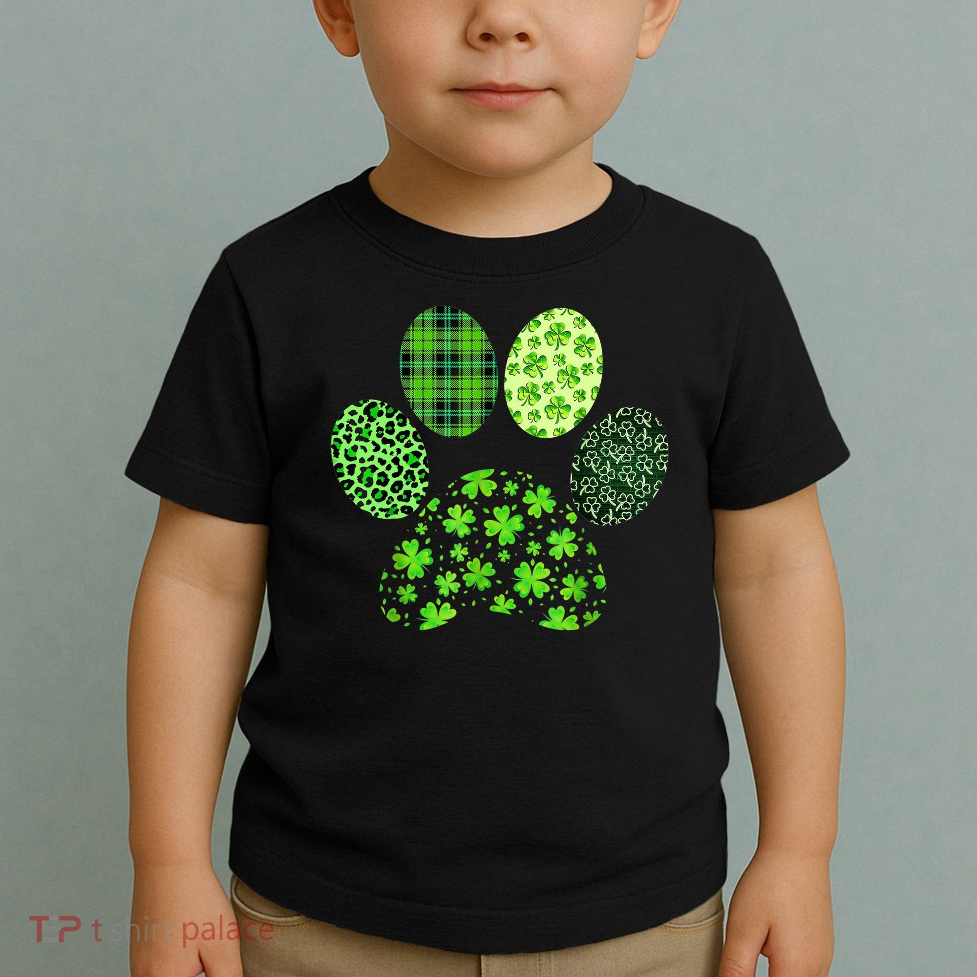 Lucky Dog Paw Irish Shamrocks Cute Dog Paw St Patrick's Day Toddler T-Shirt