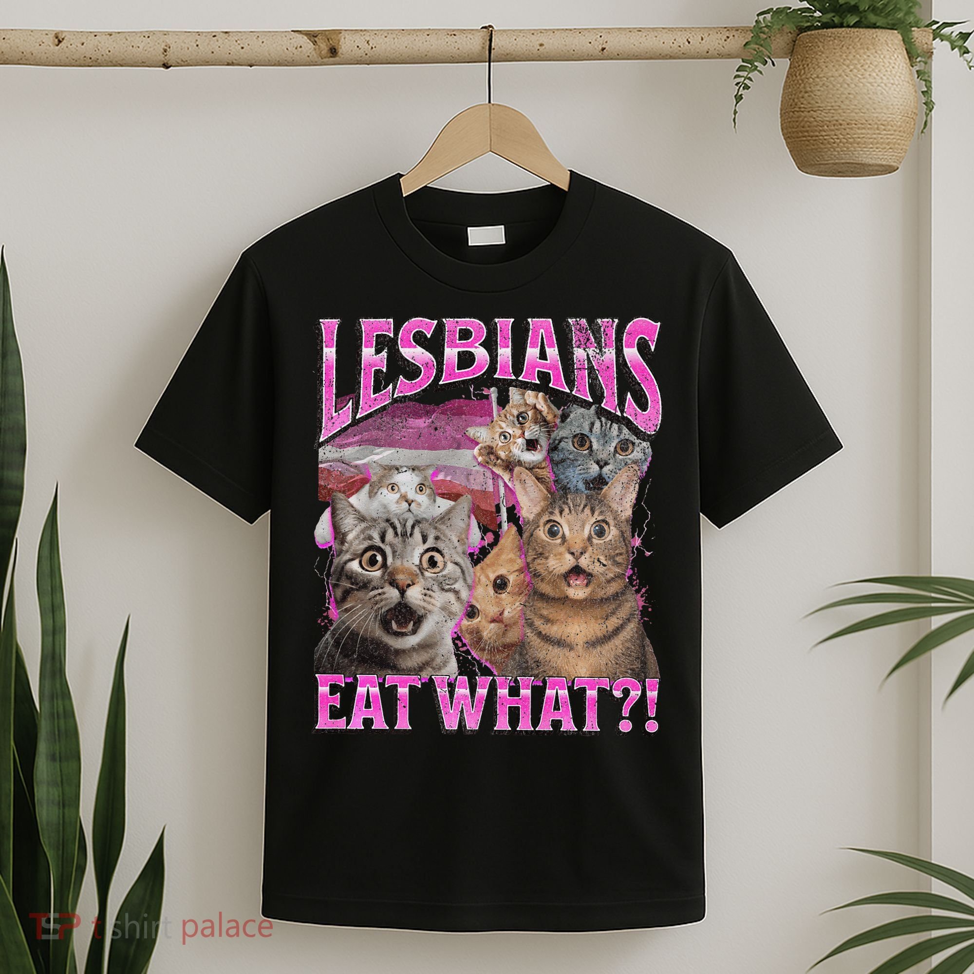 Lesbians Eat What! Funny Cat Lgbtq Pun Bootleg Gift T-Shirt