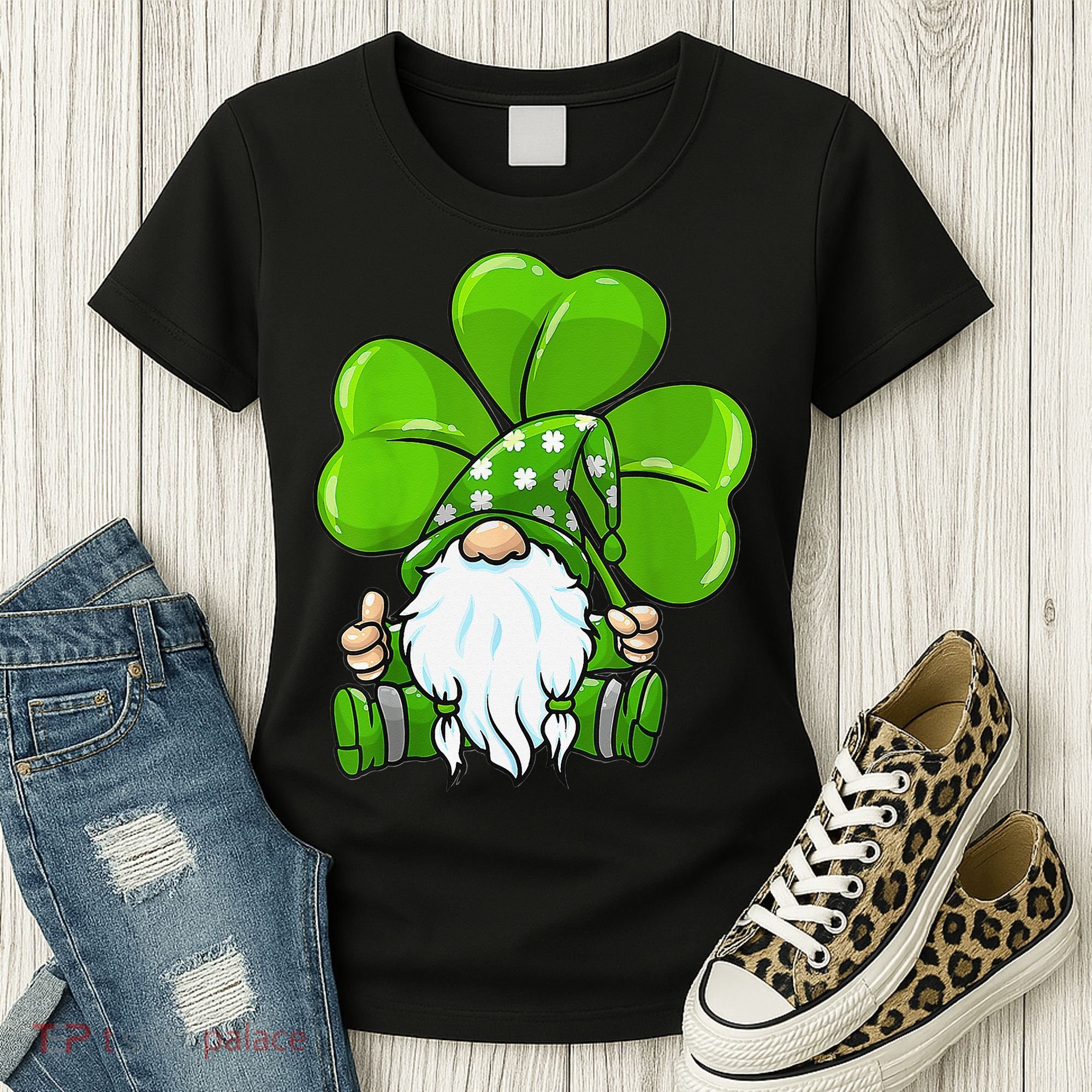 LOVE Gnomes Irish Shamrock St Patrick's Day Women's T-Shirt