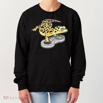 Leopard Gecko Playing Video Game Lizard Reptiles Gamers Women's Sweatshirt