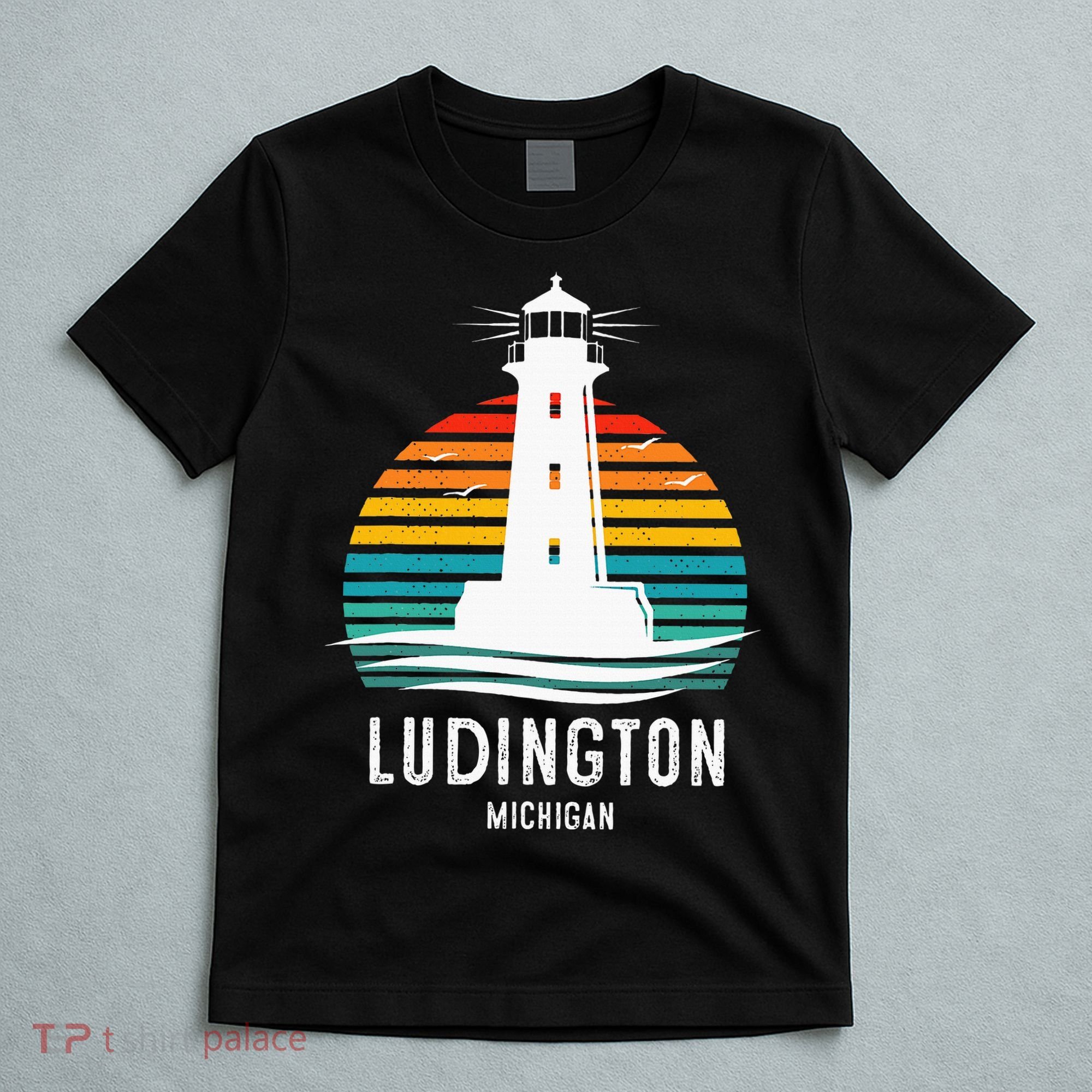 Ludington Michigan Retro Vintage Lighthouse Idea T-Shirt