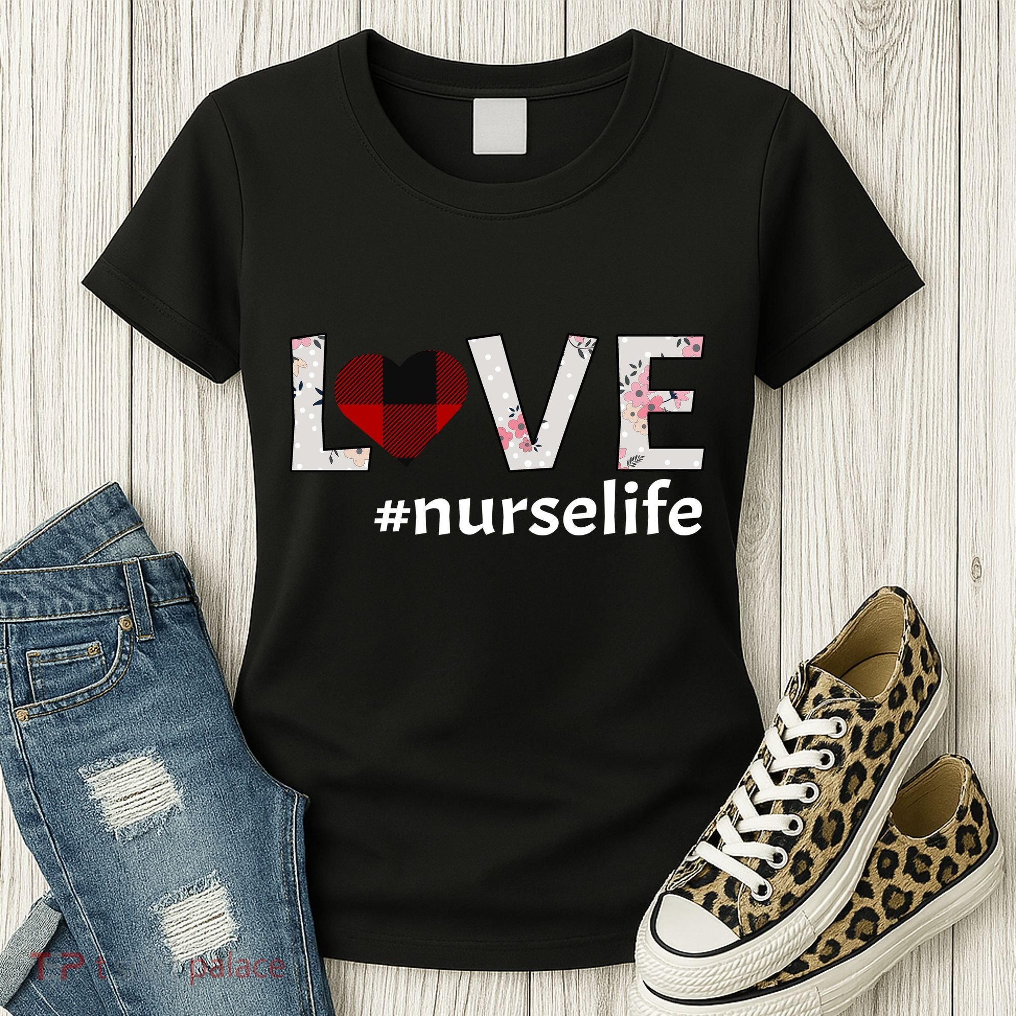 Love Nurse life Women's T-Shirt