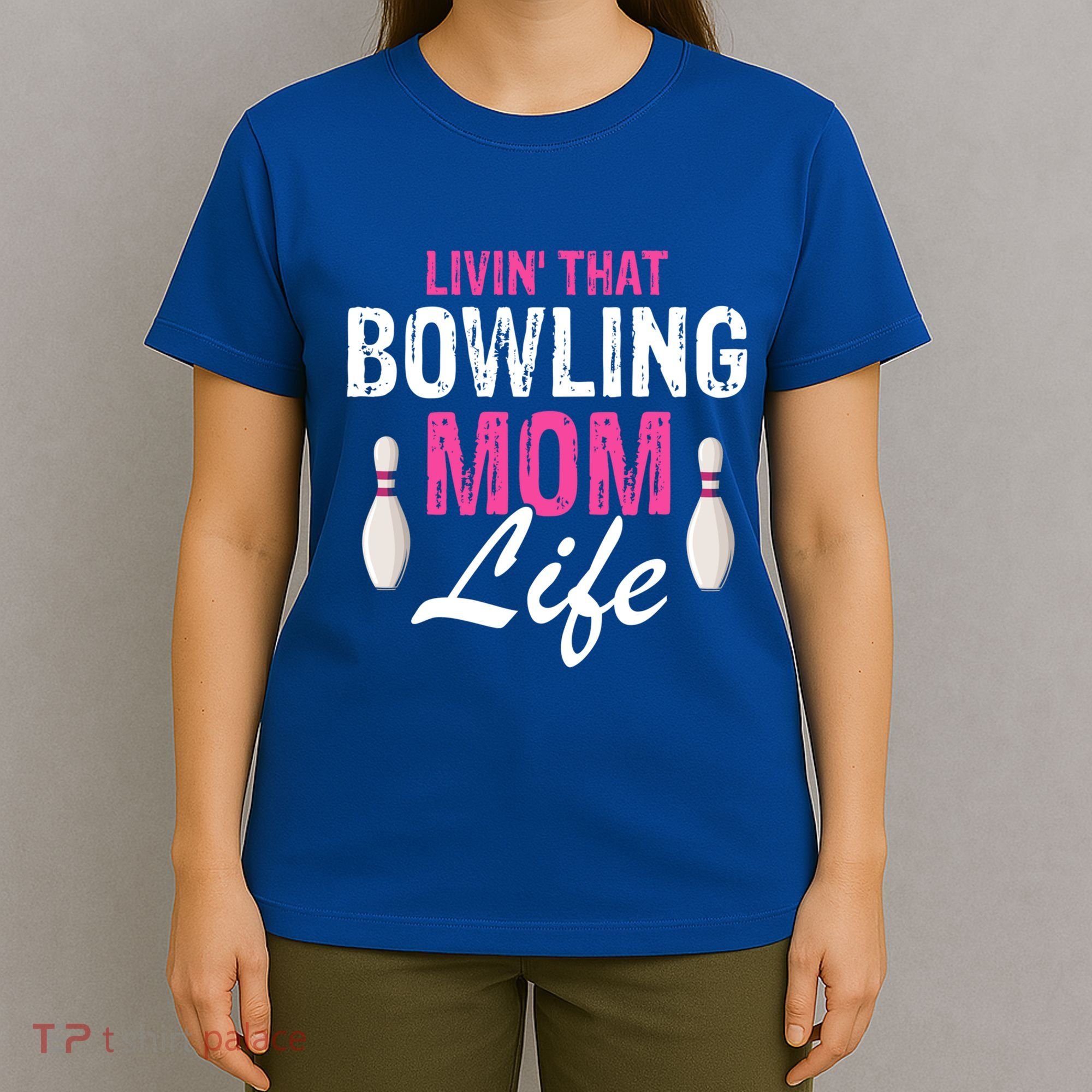 Livin That Bowling Mom Life Cool Retro Cool Gift Present Gift T-Shirt