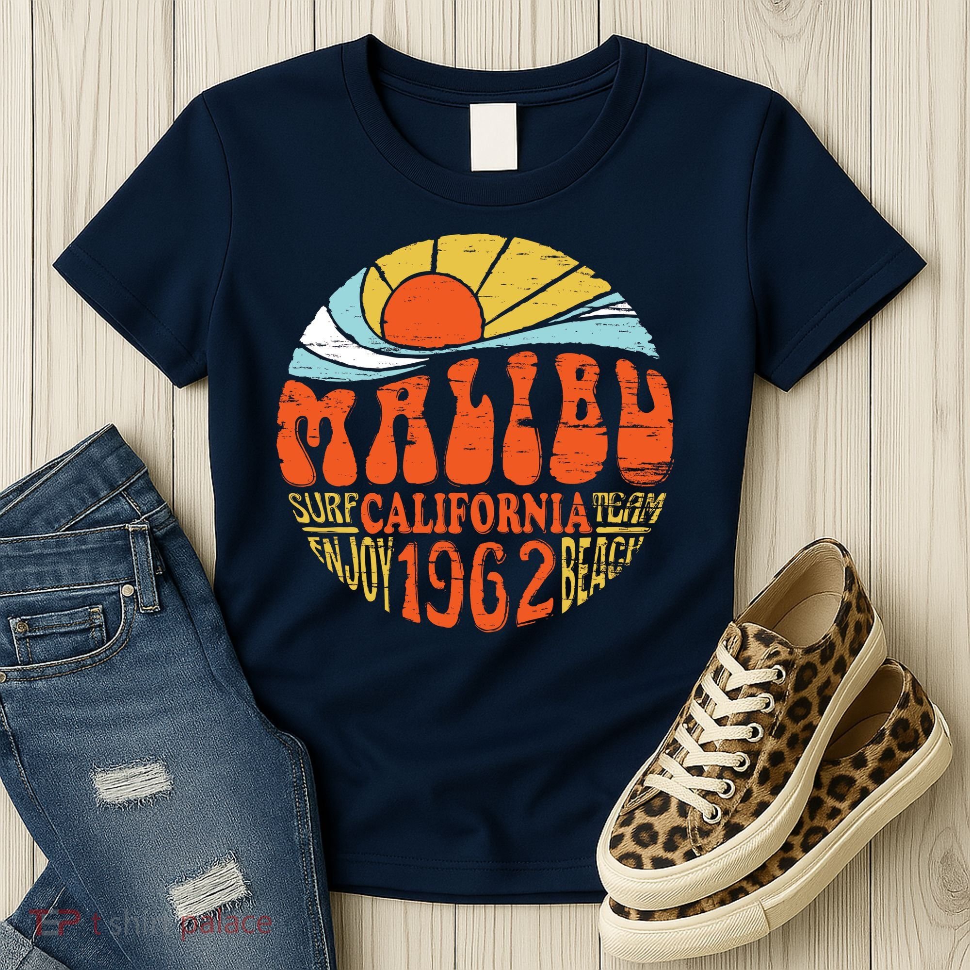 Malibu California Retro Distressed Women's T-Shirt