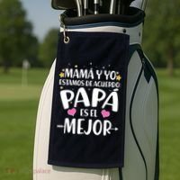 Mamá y Yo Estamos De Acuerdo Papá Es El Mejor Golf Towel thumb 2
