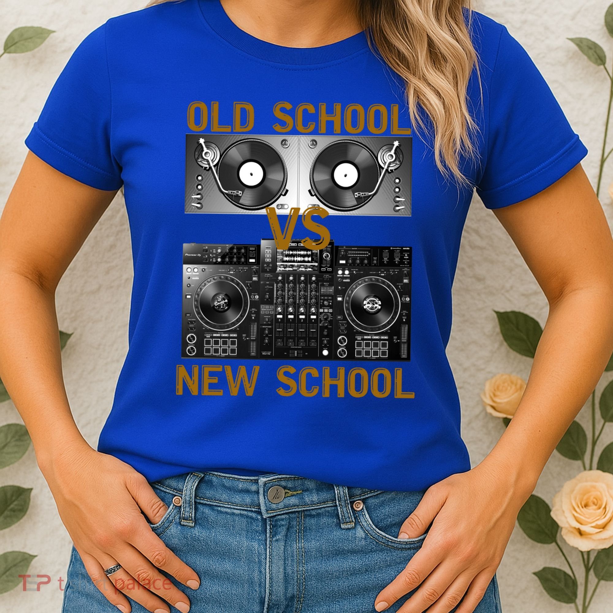 Music Djs Old School Vs New School Turntable Dj Equipt Cute Gift Women's T-Shirt