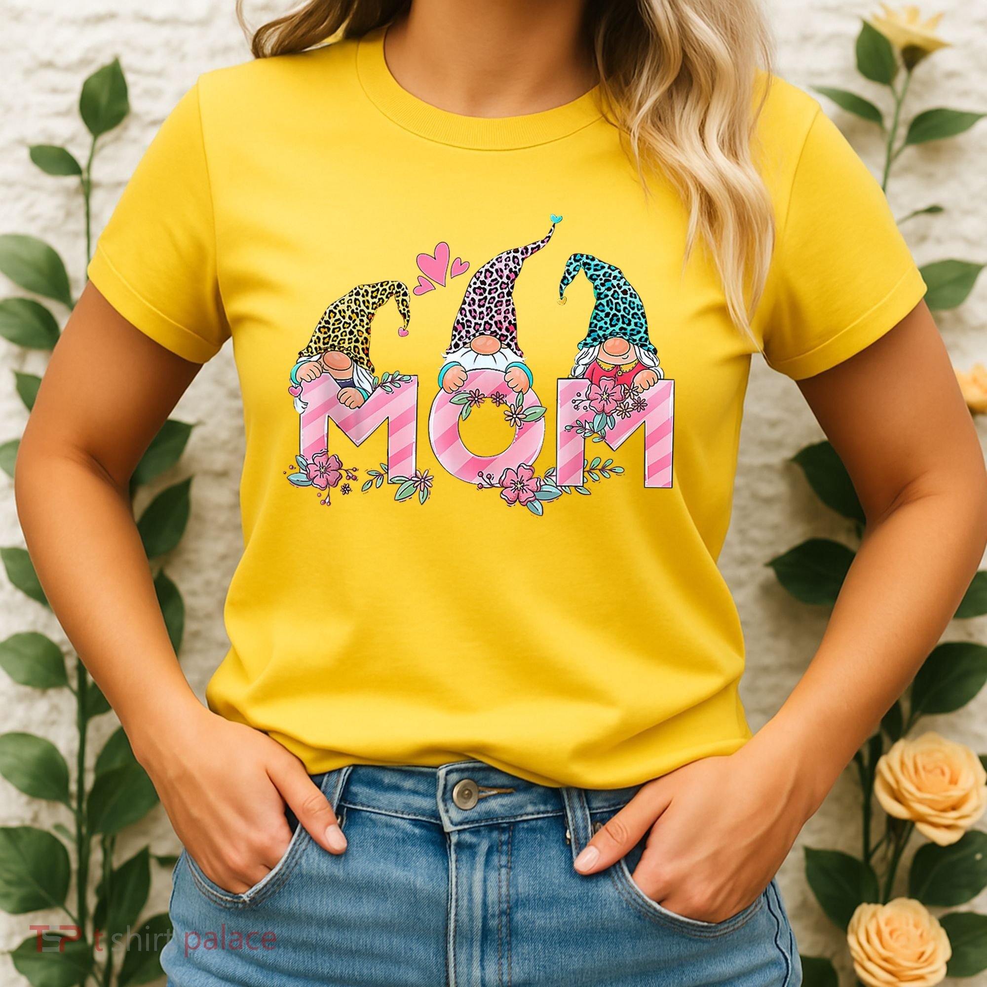 Mom Gnome Mother's Day Cute Gift Women's T-Shirt