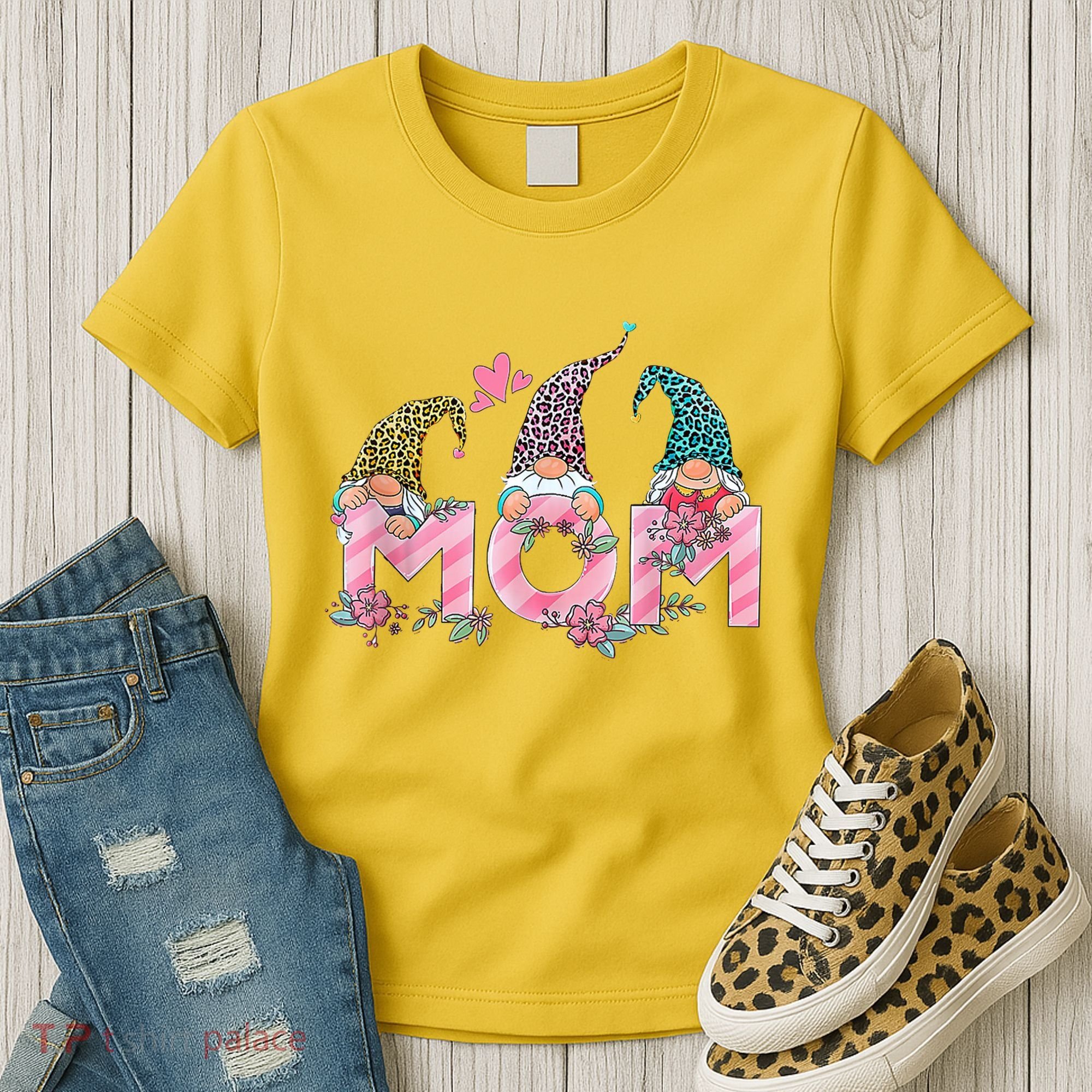 Mom Gnome Mother's Day Cute Gift Women's T-Shirt