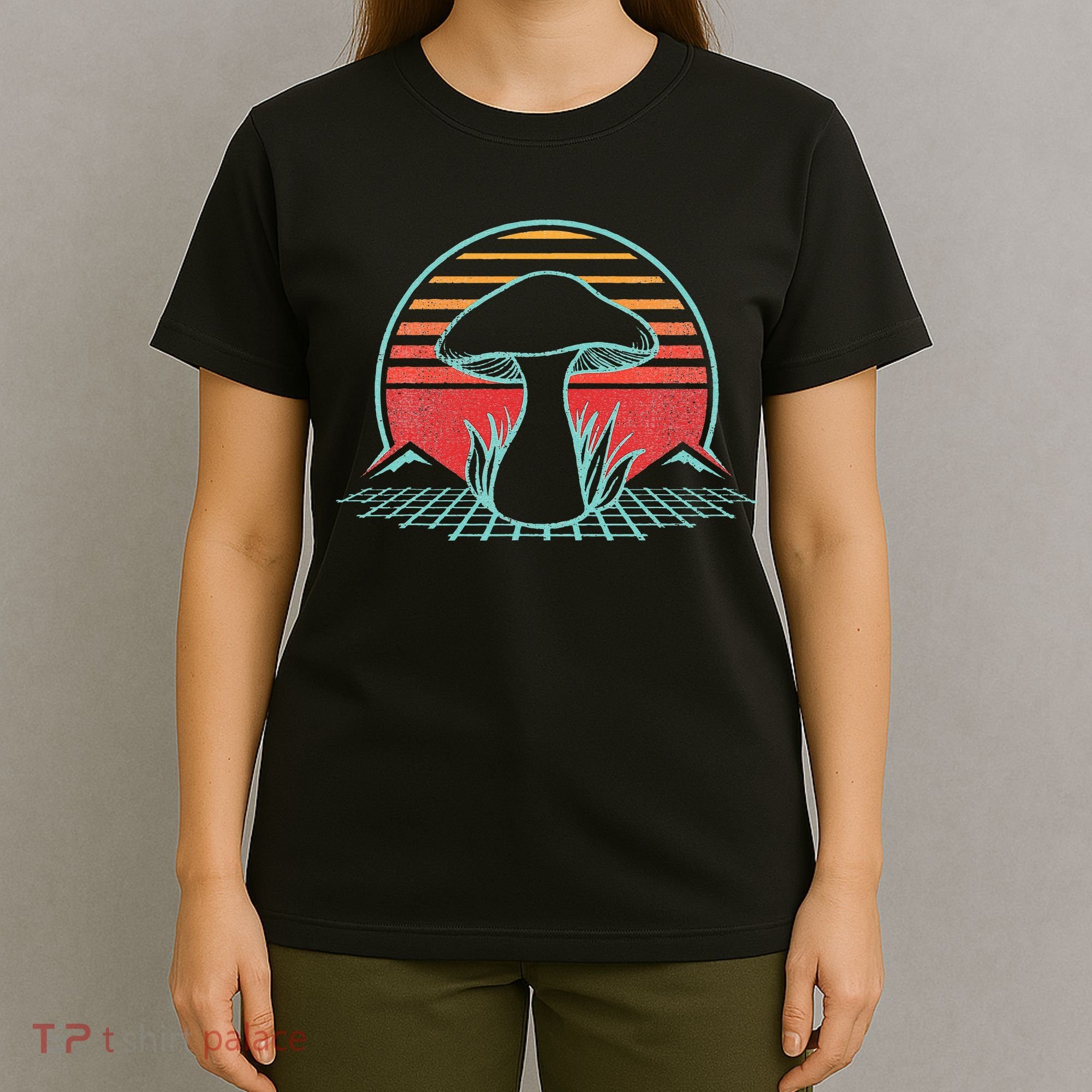 Mushroom Hunter Retro 80s Style Fungi Mycology Lover Gift T-Shirt