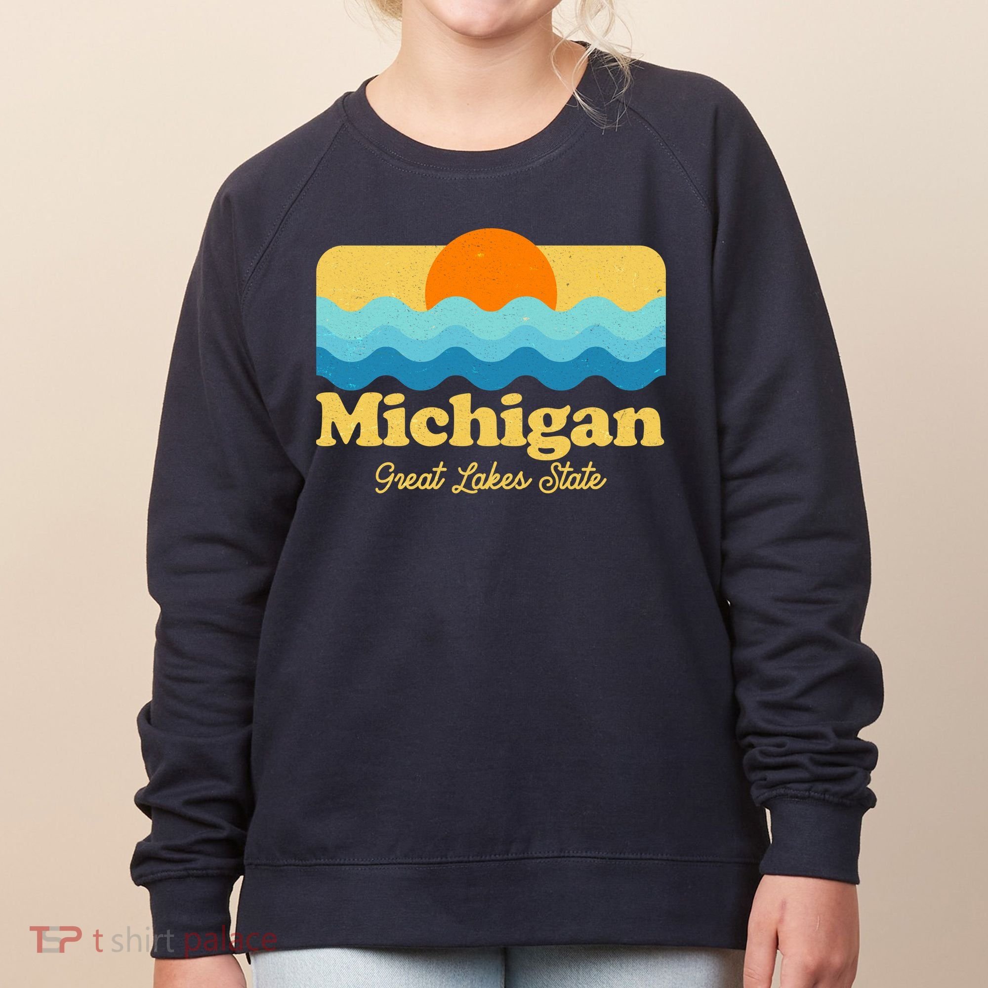 Michigan Great Lakes State Retro Sun Lake Women's Sweatshirt
