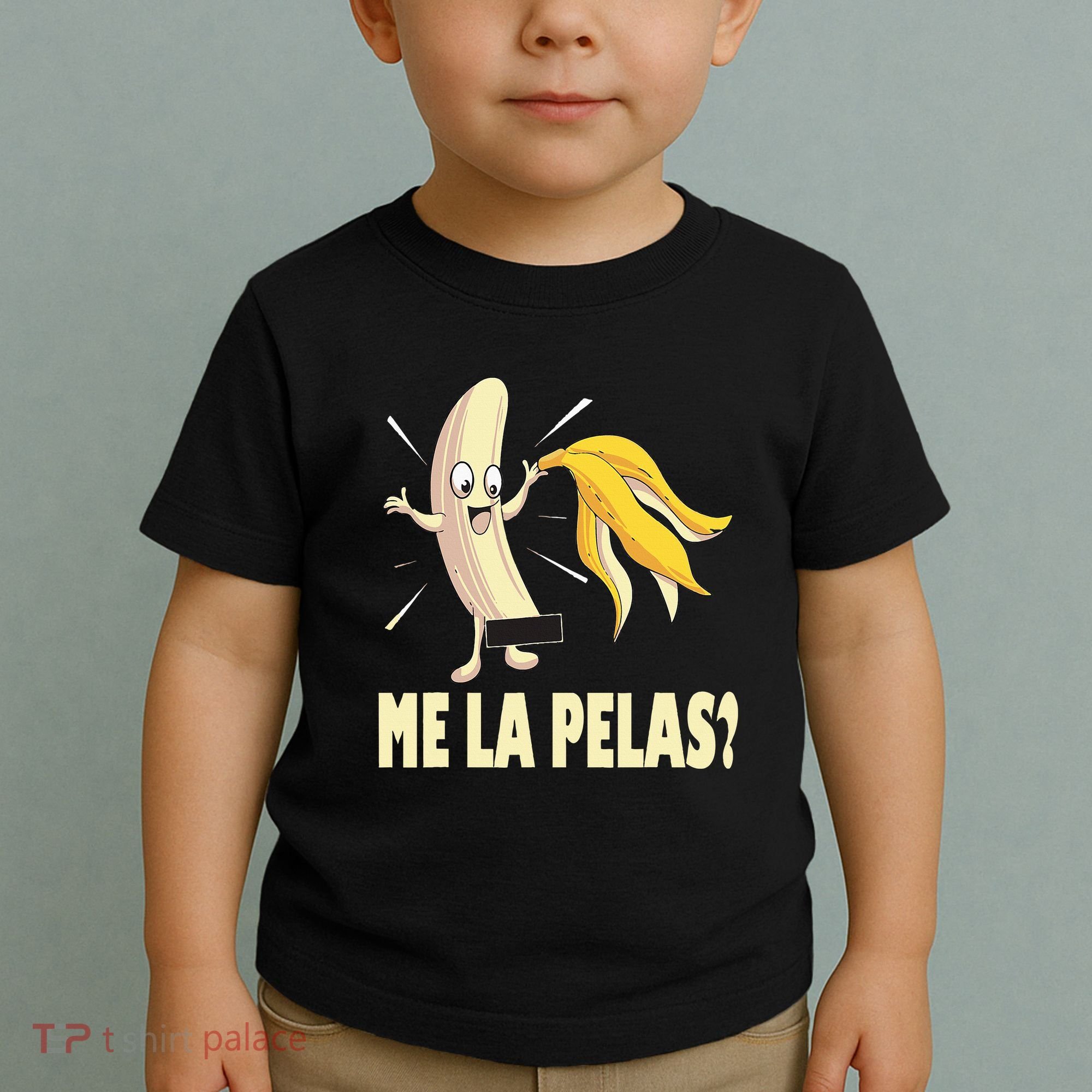Me La Pelas Funny Quotes In Spanish Sayings Banana Joke Toddler T-Shirt