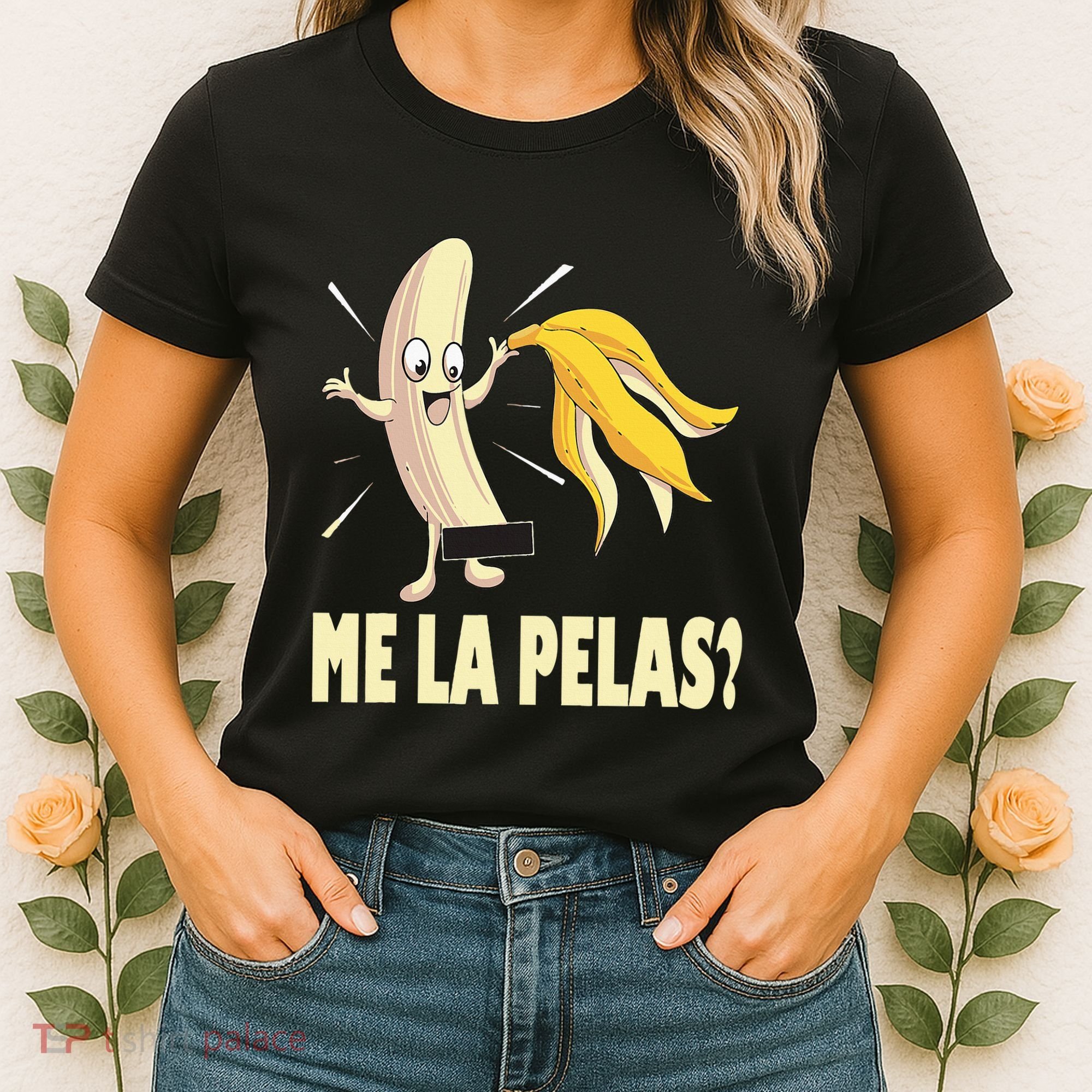 Me La Pelas Funny Quotes In Spanish Sayings Banana Joke Women's T-Shirt